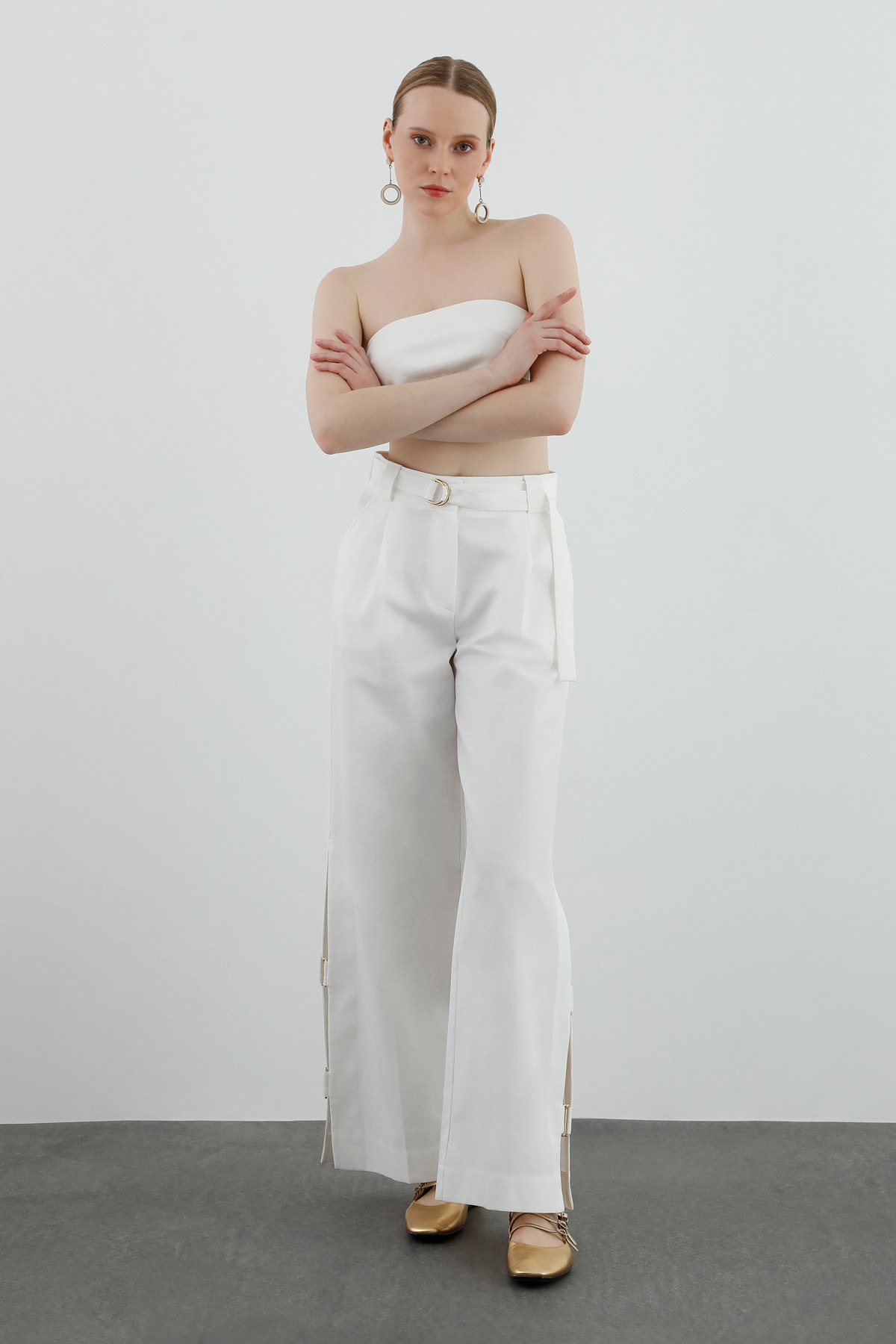 Seyyar Kuşaklı Yandan Yırtmaçlı Bol Kesim Pantolon