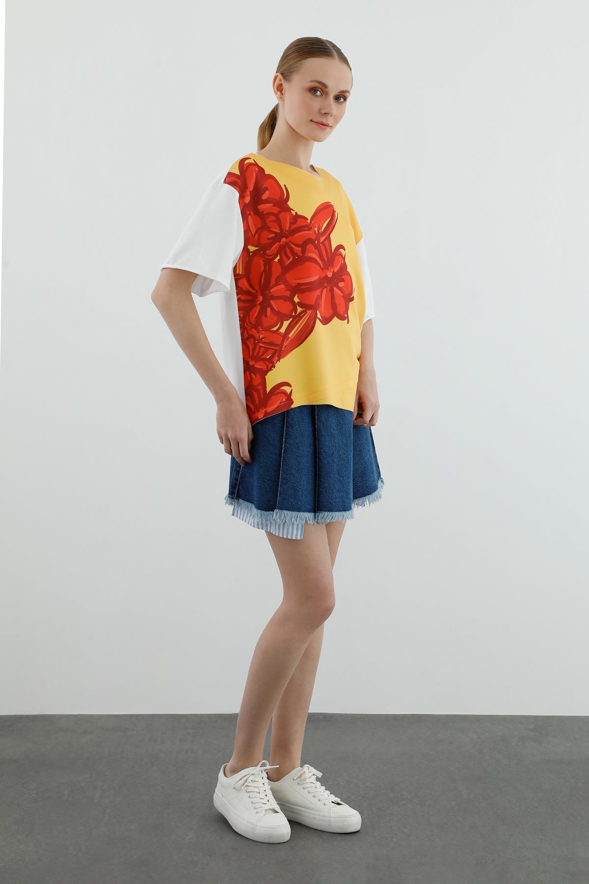 Baskı Detaylı Düşük Omuzlu Tişört