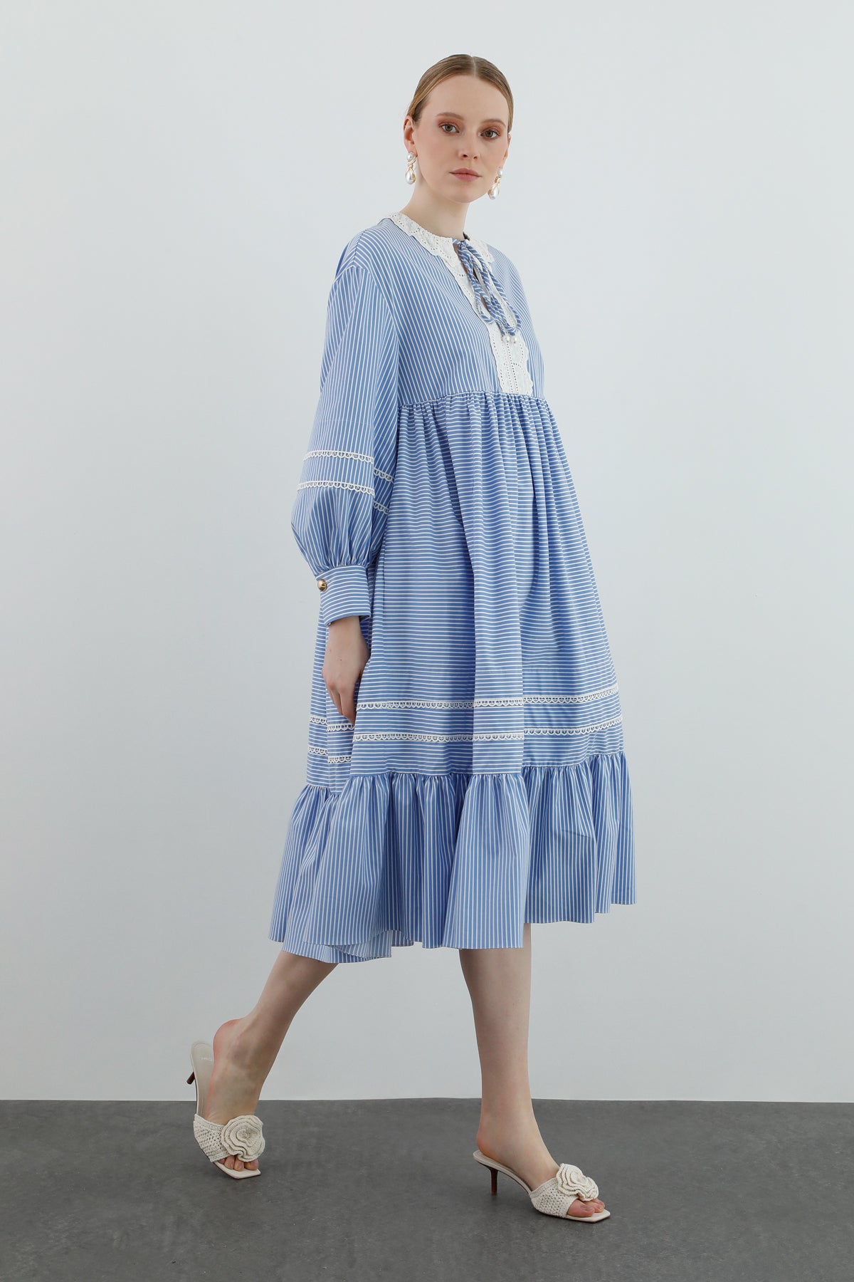 İşleme Detaylı Uzun Kollu Midi Elbise