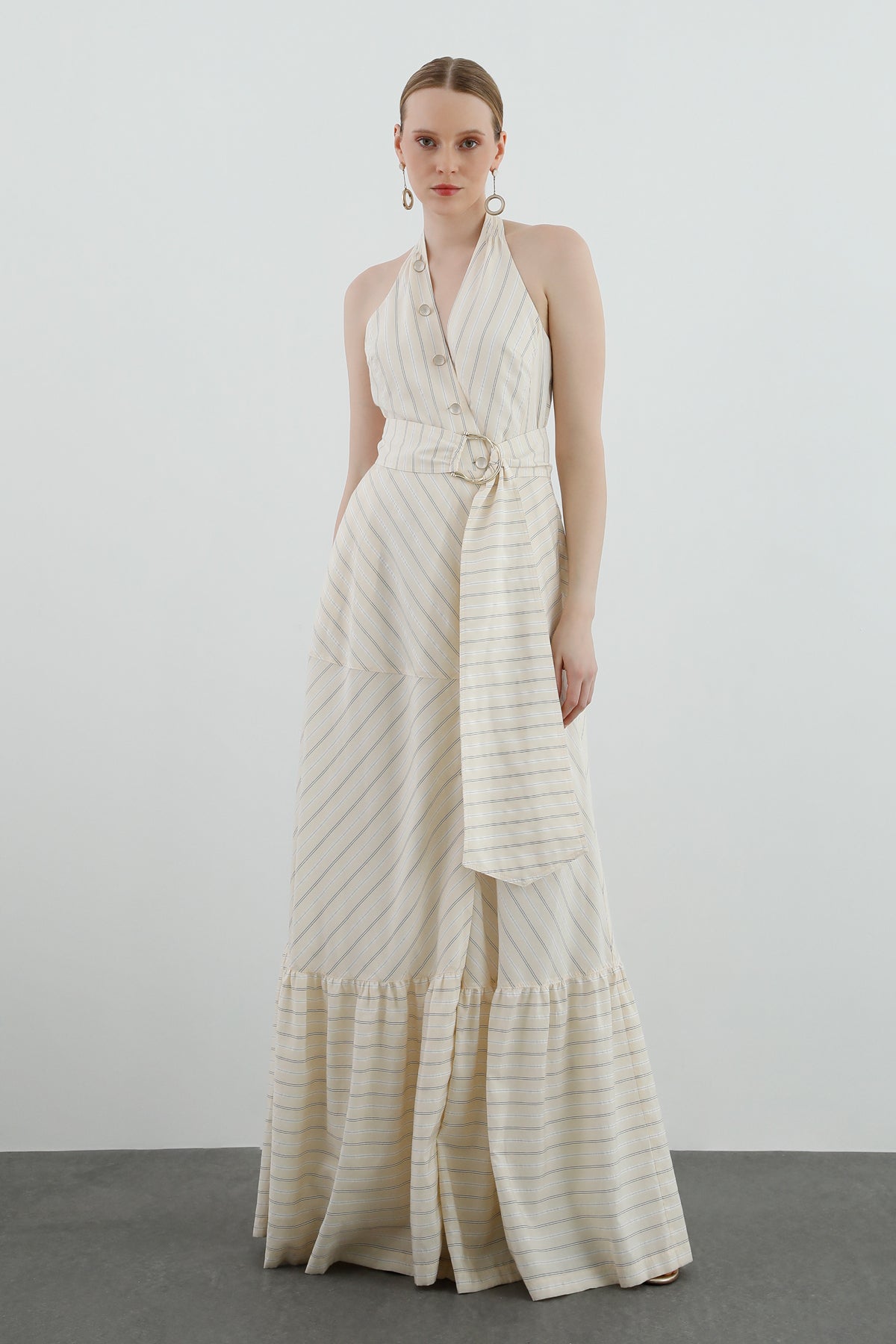 Sırt Dekolteli Kuşaklı Elbise