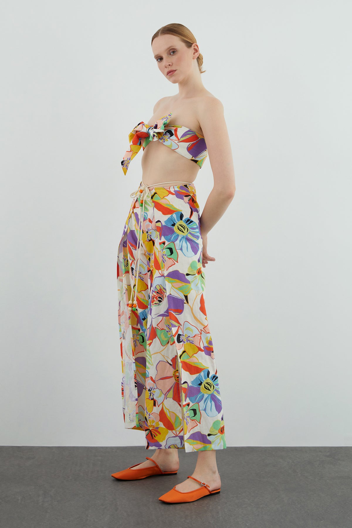 Önden Yırtmaç Detaylı Belden Bağlamalı Pantolon