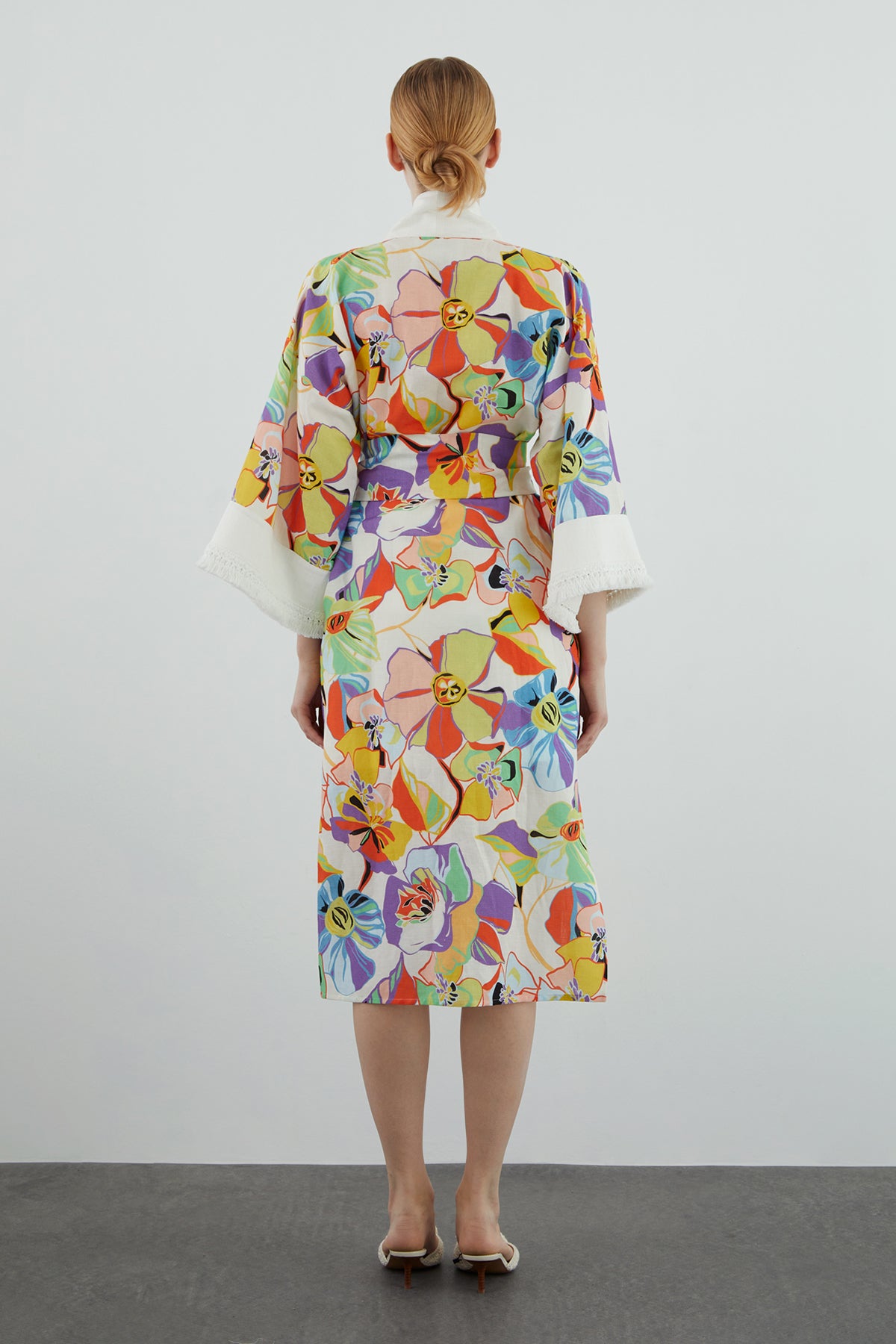 Kol Ucu Püsküllü Yanları Yırtmaçlı Kimono