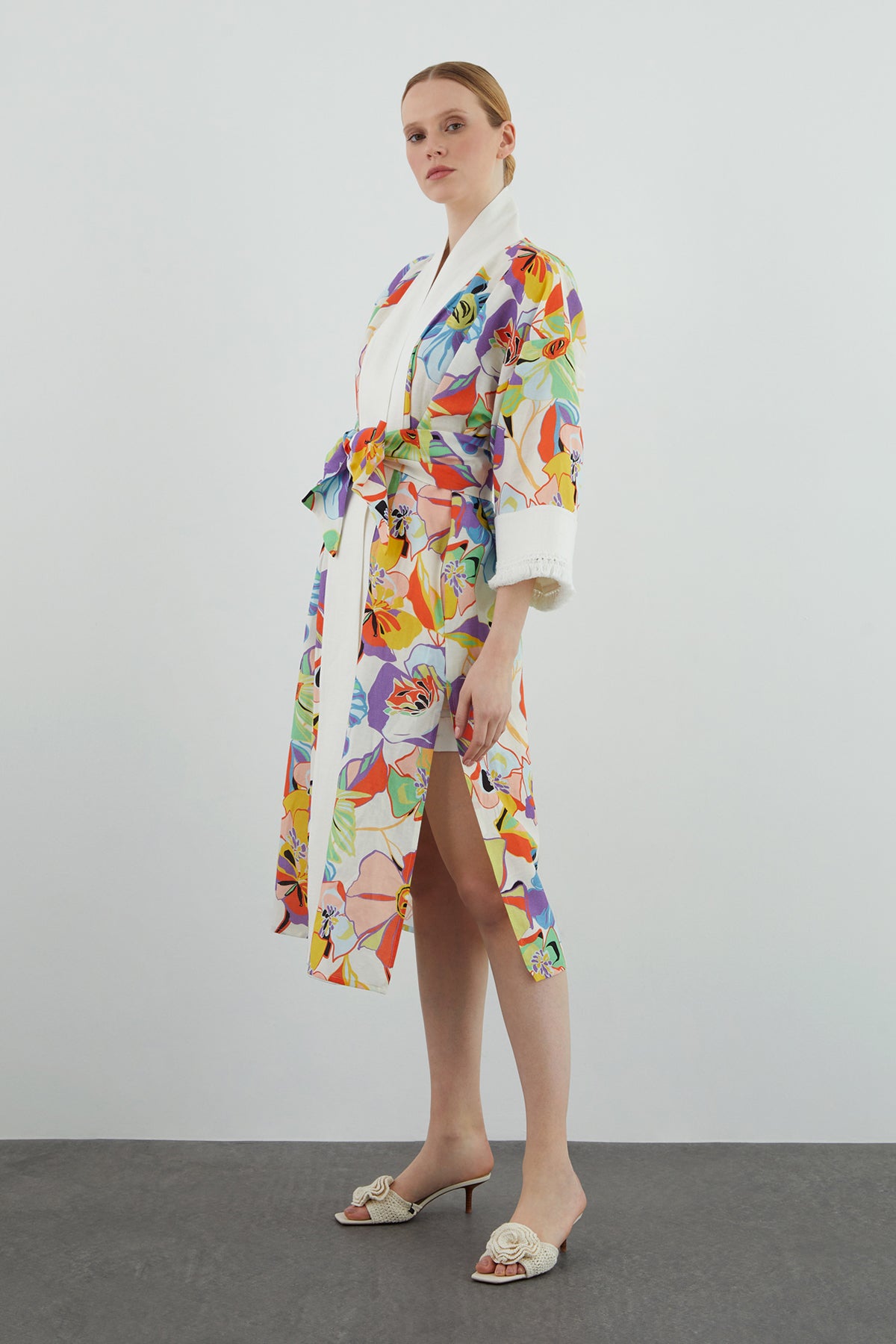 Kol Ucu Püsküllü Yanları Yırtmaçlı Kimono