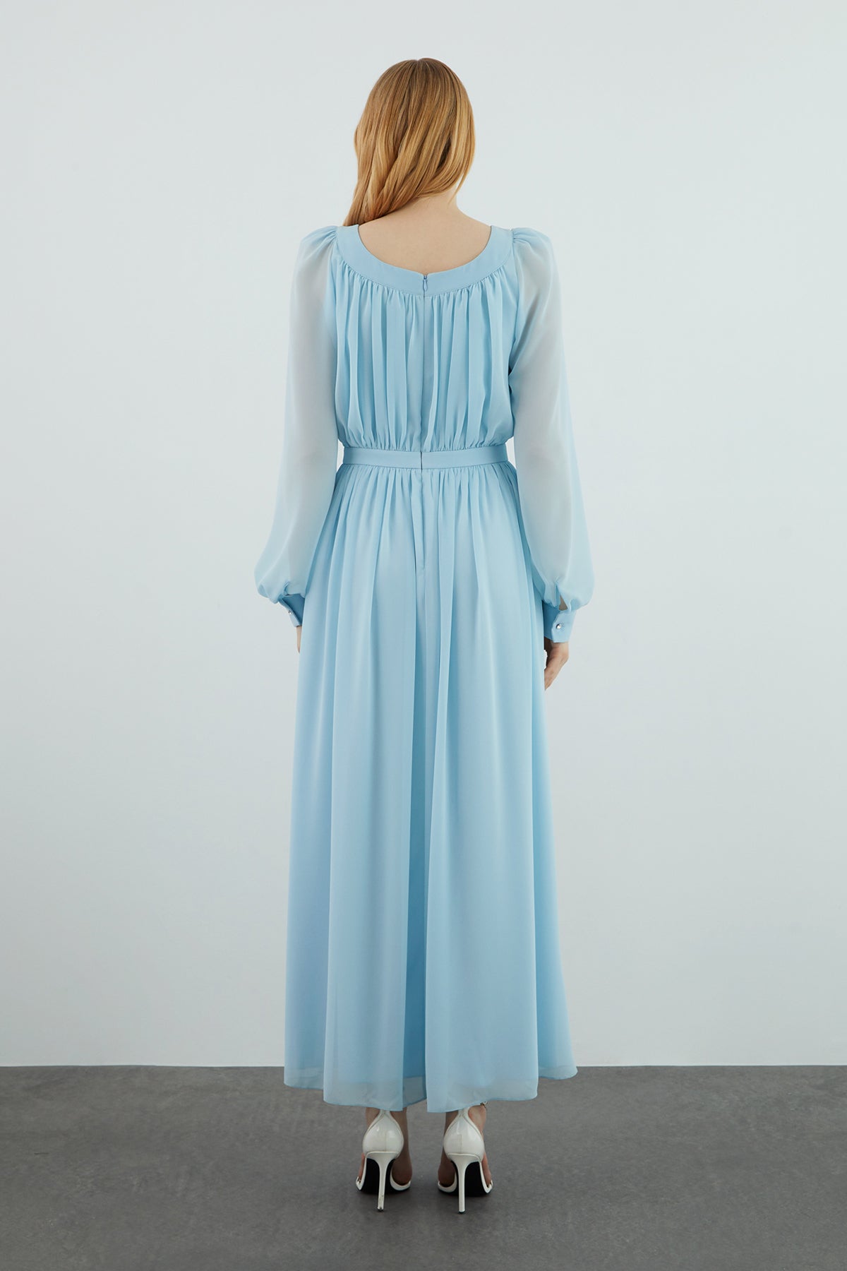 Büzgülü Yakası İşleme Detaylı Eteği Kloş Abiye Uzun Elbise