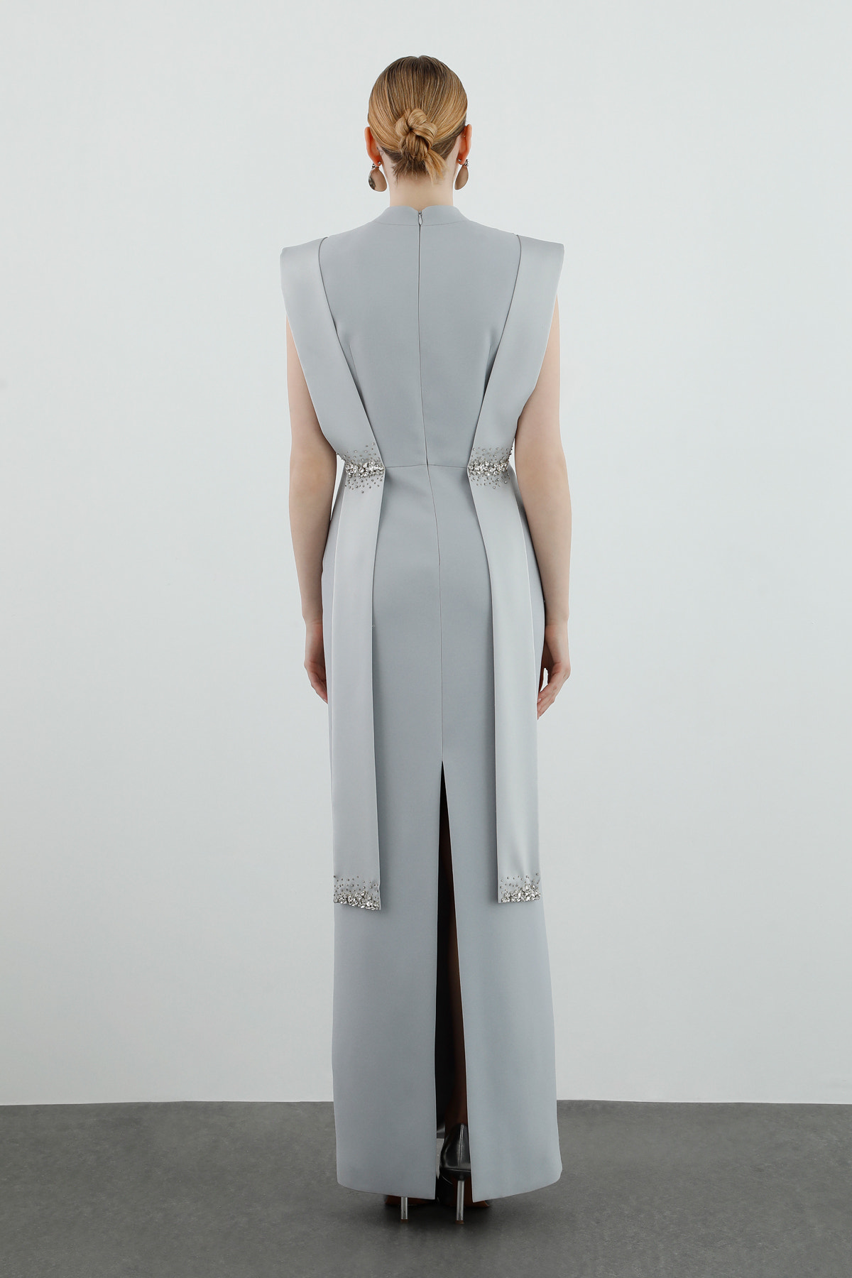 Dantel Detaylı Seyyar Kuşaklı Uzun Elbise