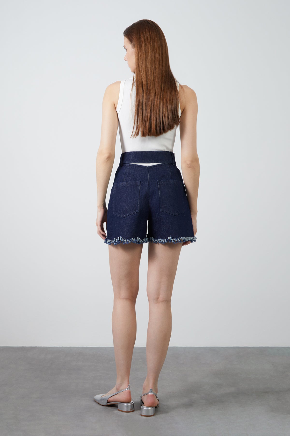 Cut Out Detaylı Jean Şort