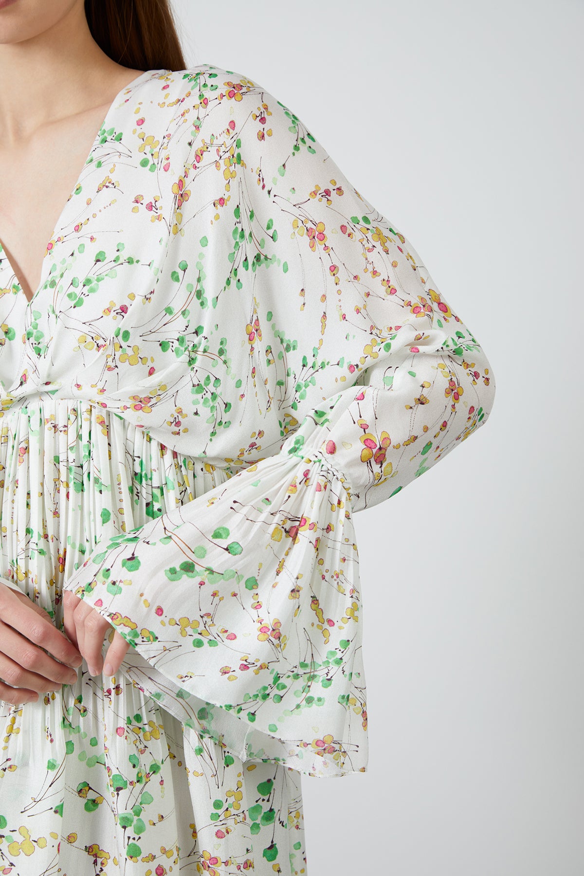 Çiçek Desenli V Yaka Uzun Kollu Elbise