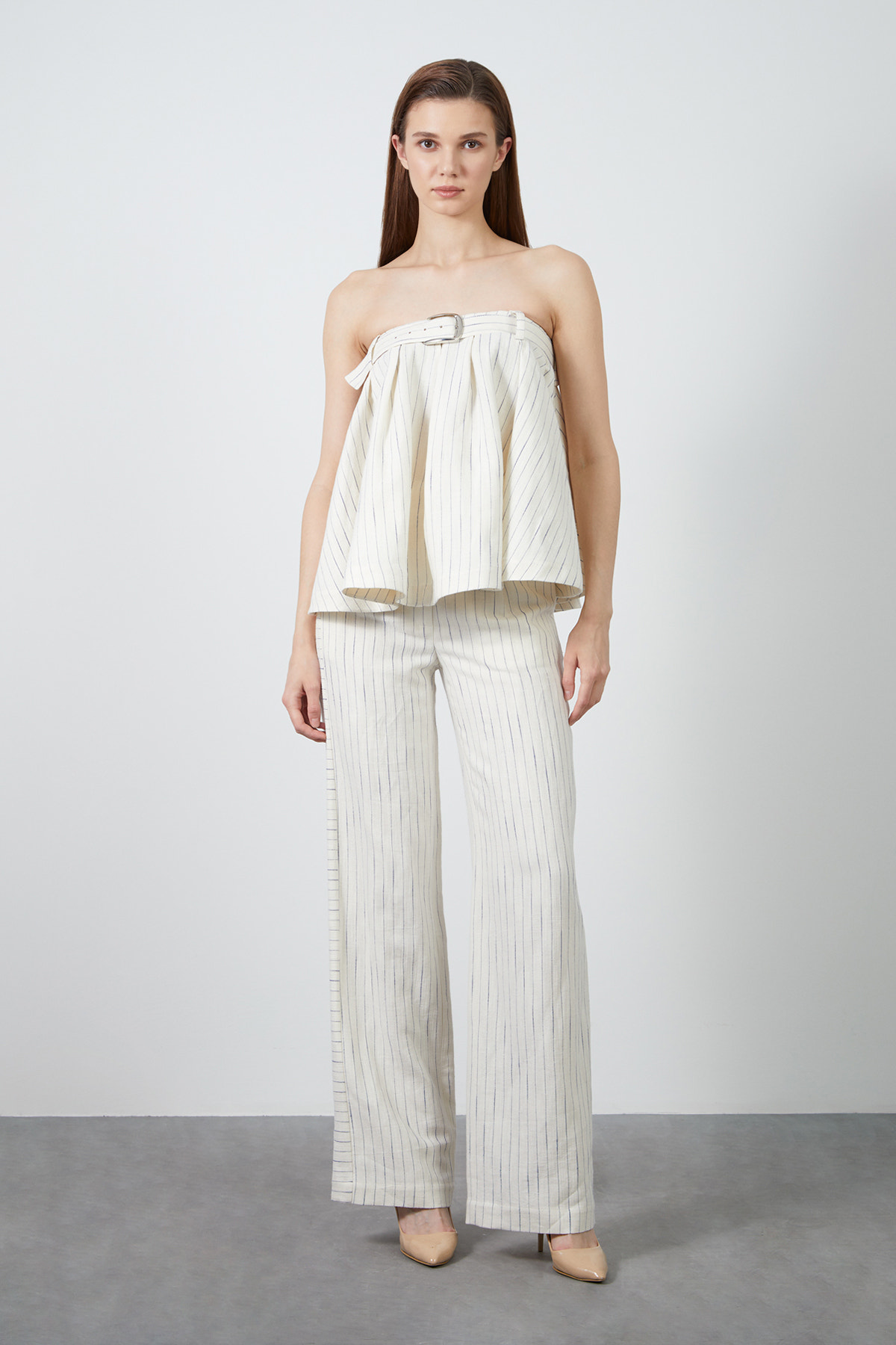 Kemer Detaylı Straplez Top