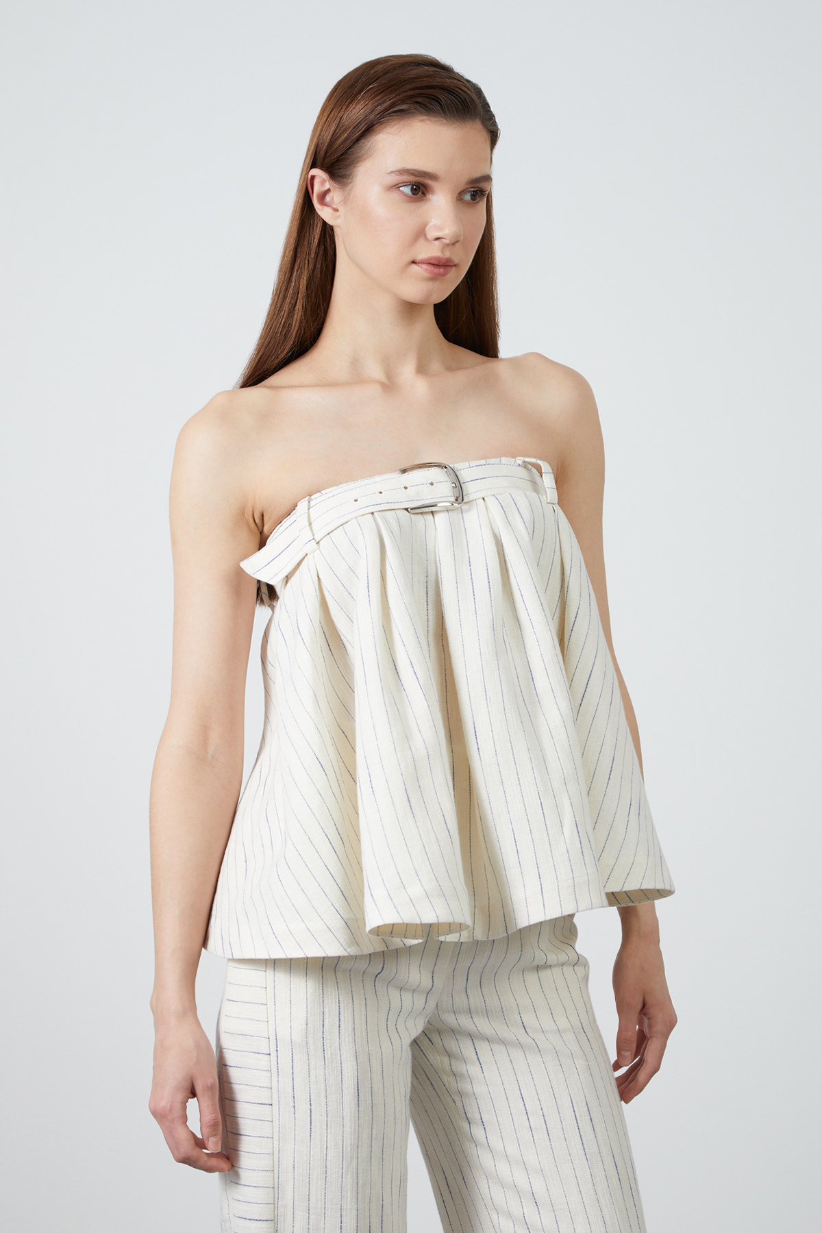 Kemer Detaylı Straplez Top