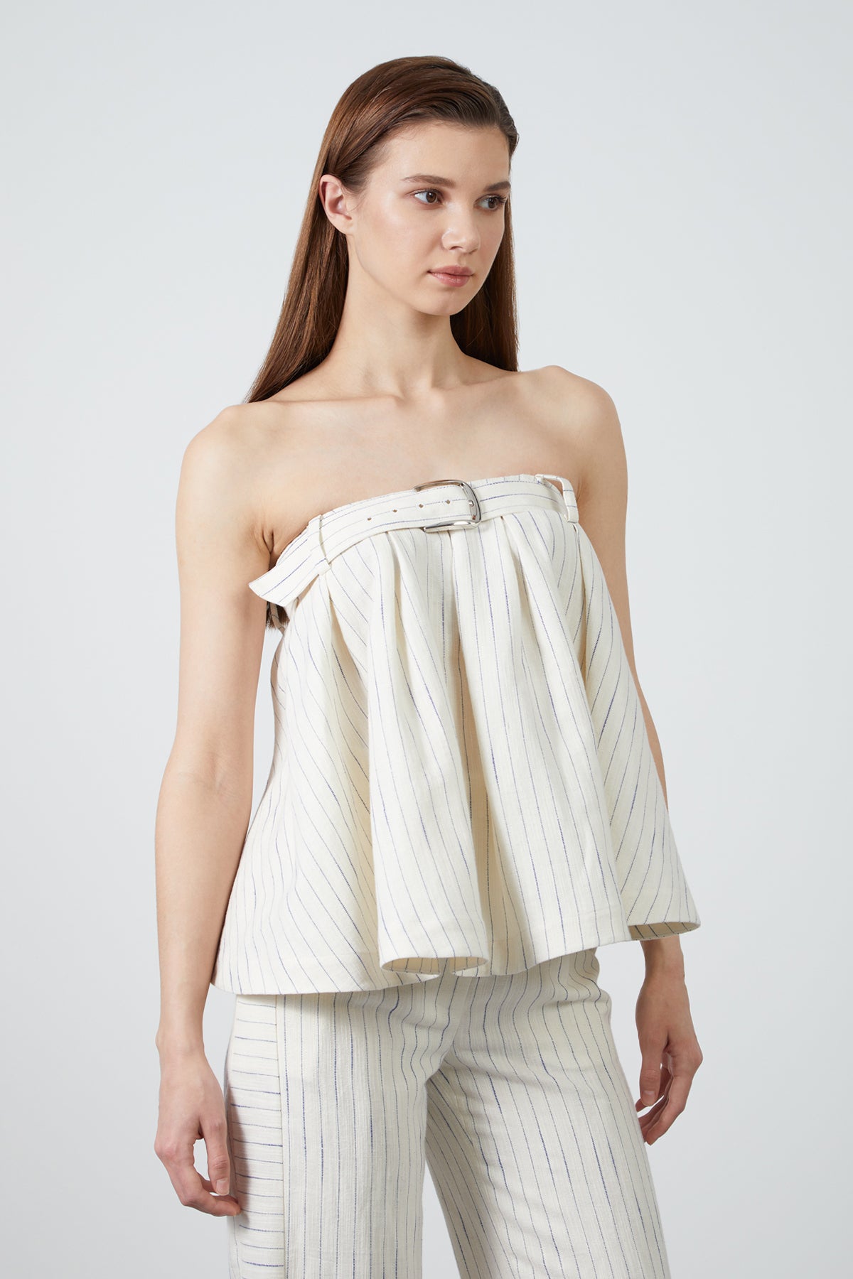 Kemer Detaylı Straplez Top