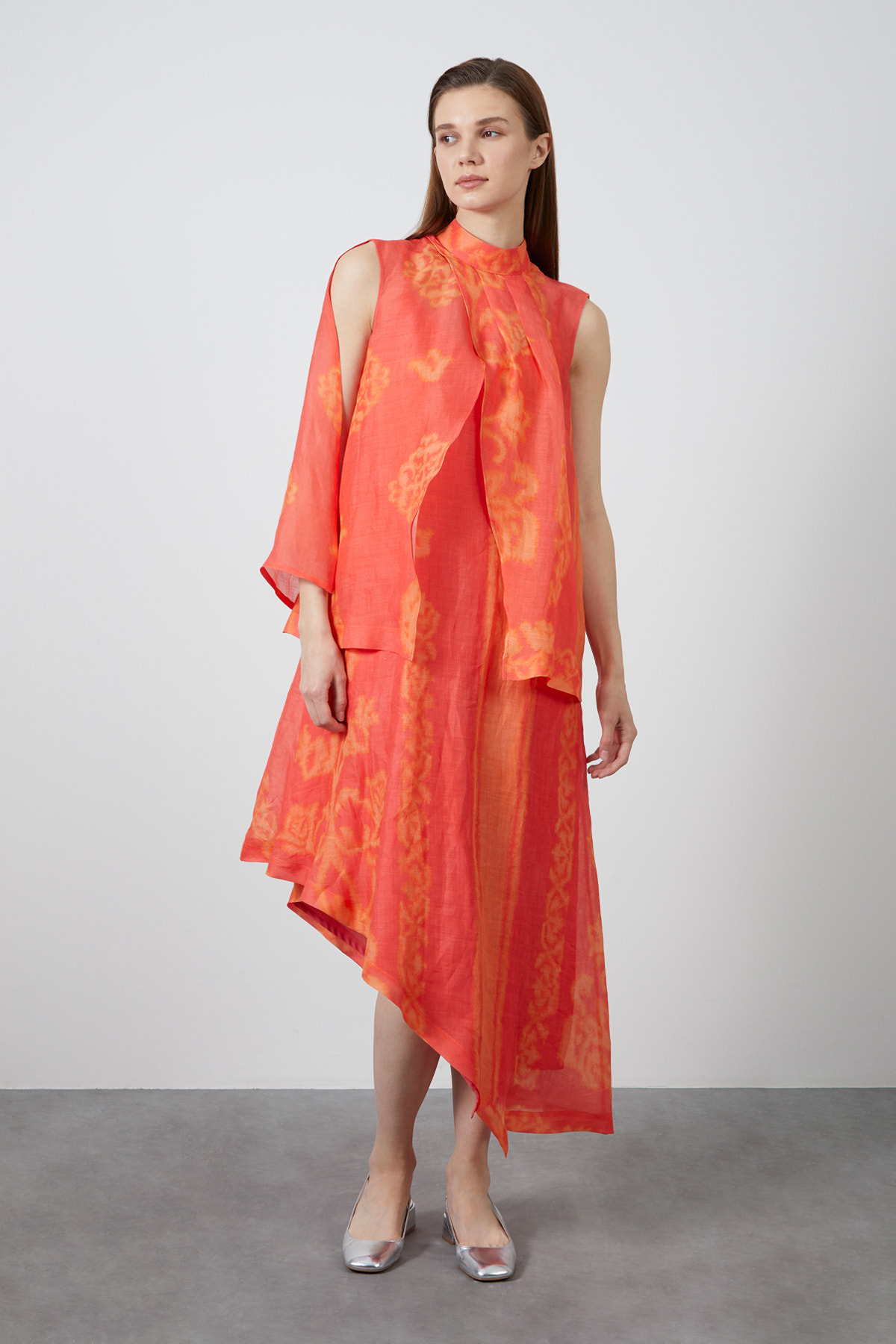 Dik Yakalı Asimetrik Kesim Midi Elbise