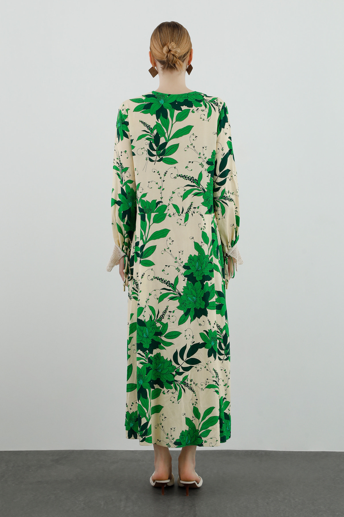 Dantel Detaylı Desenli Bol Kesim Maxi Elbise