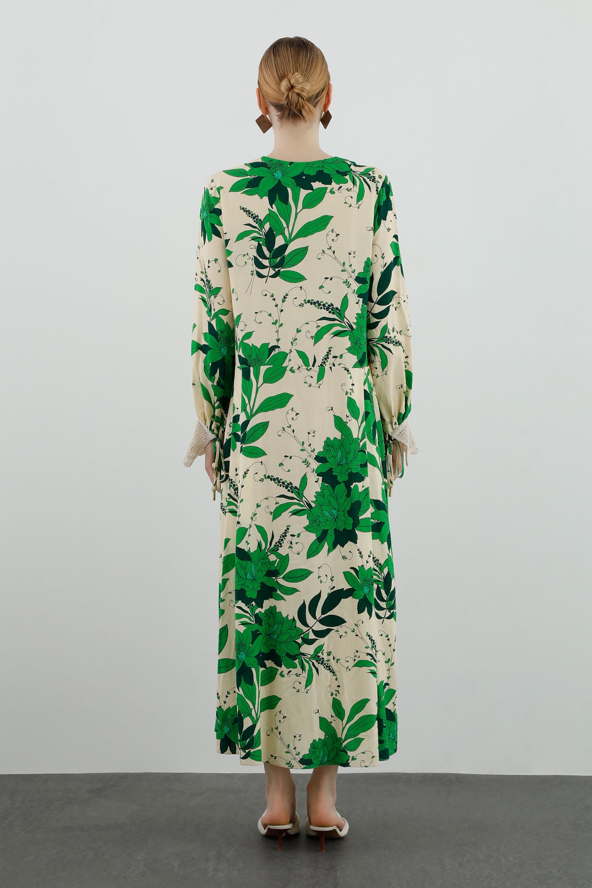 Dantel Detaylı Desenli Bol Kesim Midi Elbise