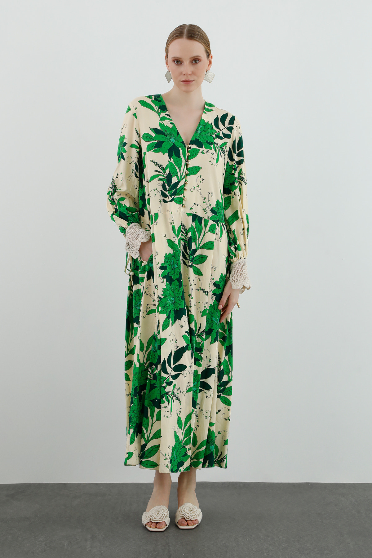 Dantel Detaylı Desenli Bol Kesim Maxi Elbise