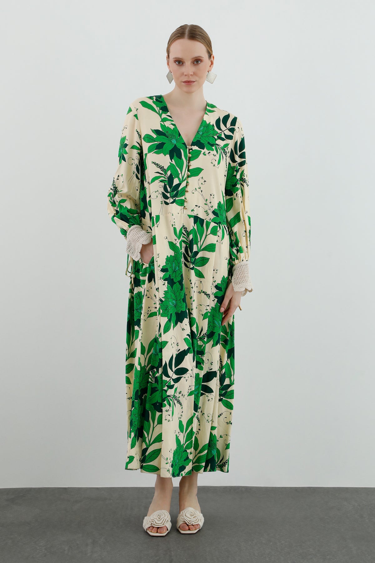 Dantel Detaylı Desenli Bol Kesim Midi Elbise