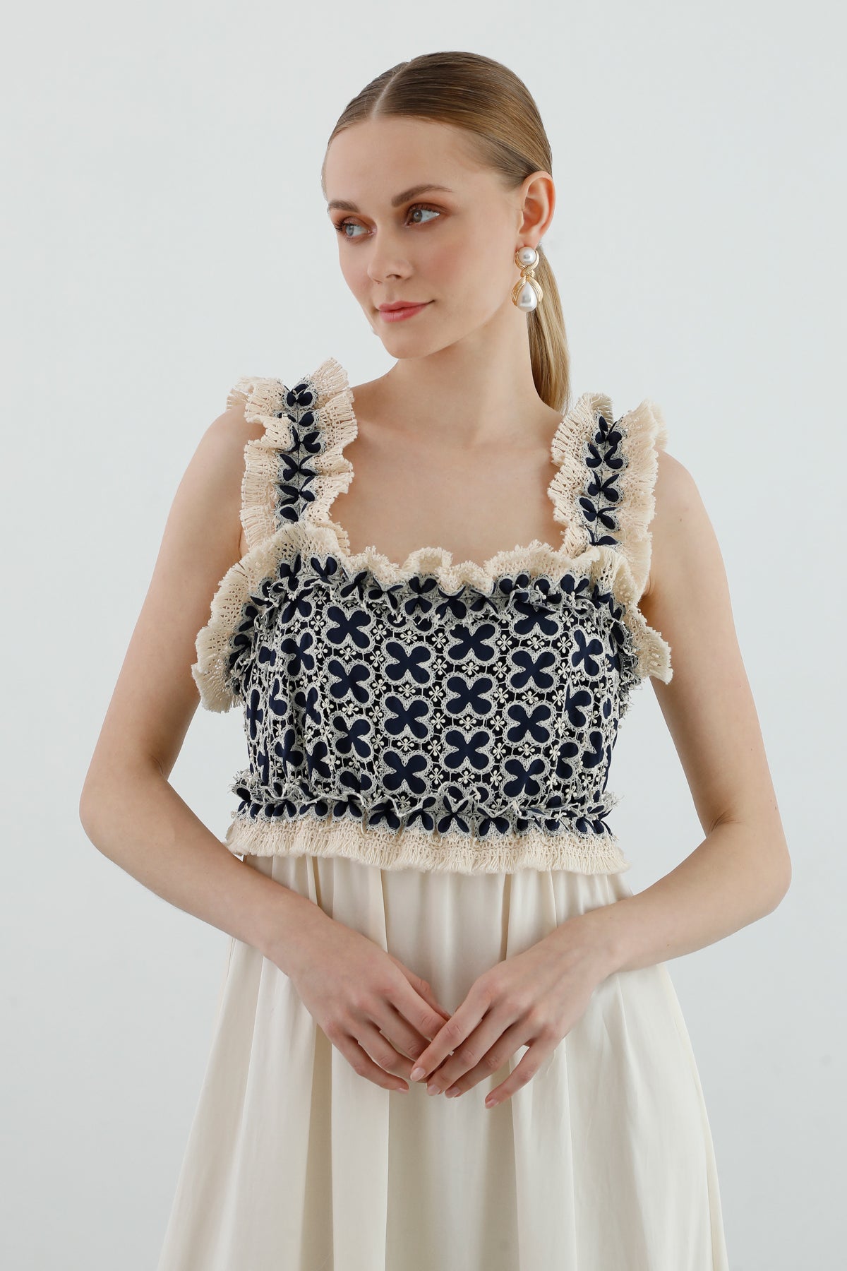 Dantel Detaylı Askılı Uzun Elbise