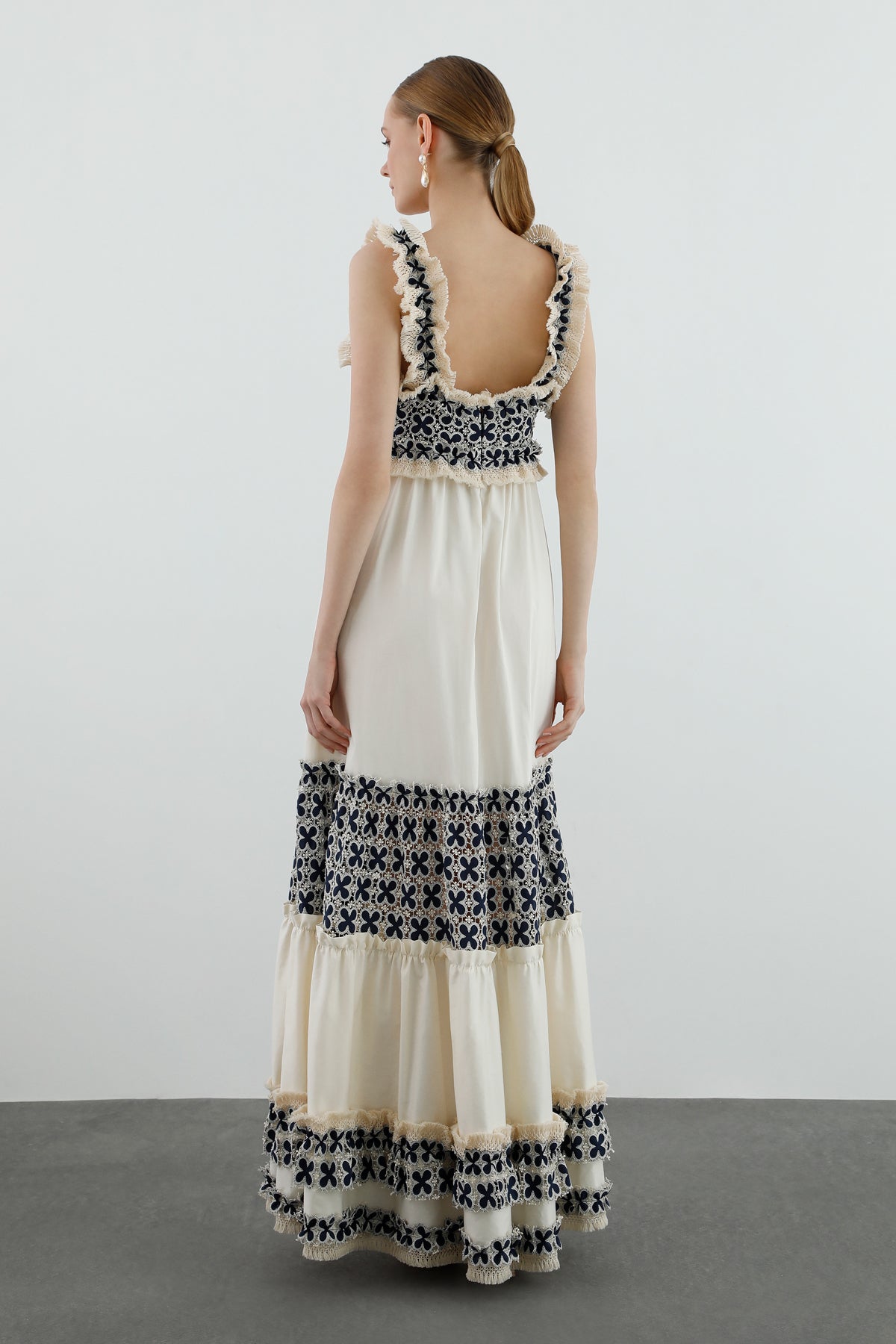 Dantel Detaylı Askılı Uzun Elbise