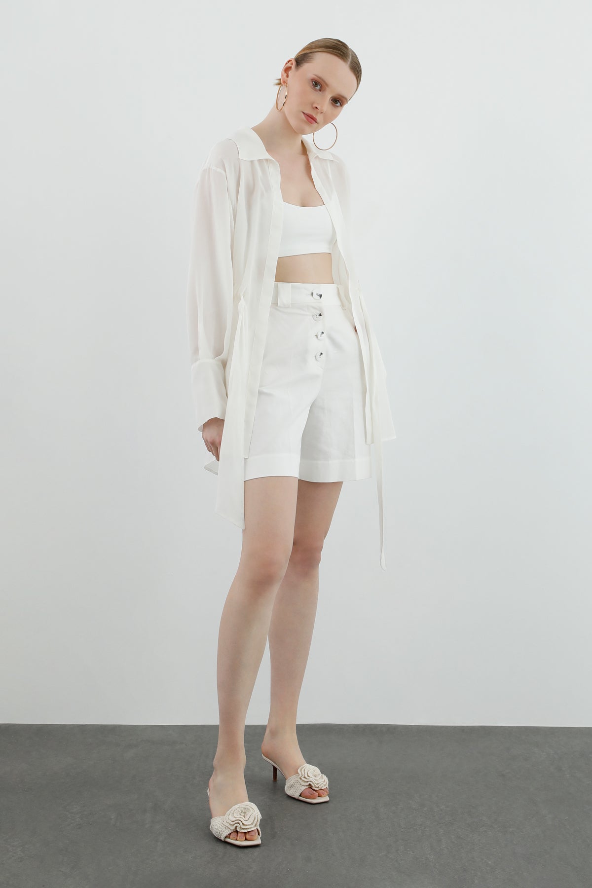 Seyyar Kuşaklı Arkası Uzun Gömlek