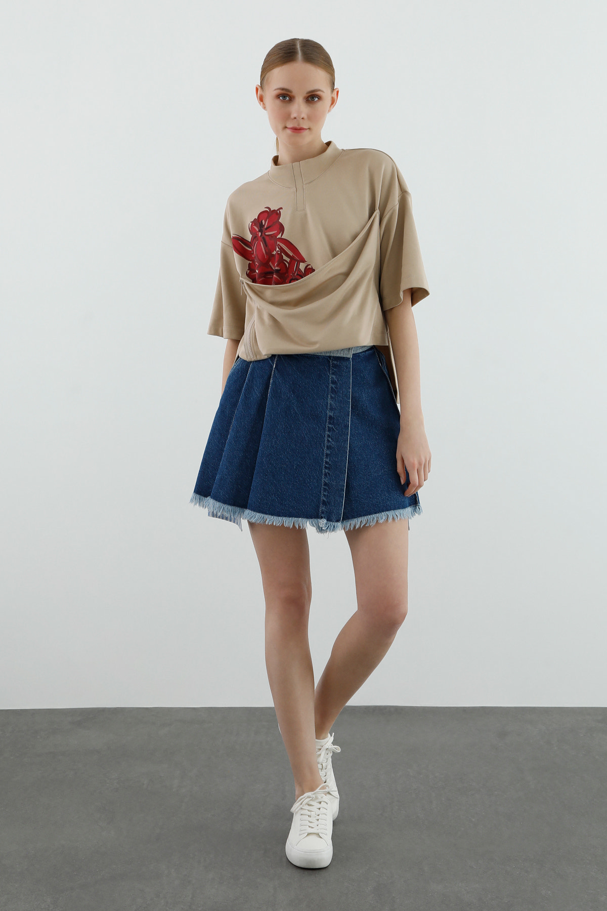 Balıkçı Yaka Baskılı Kısa Kollu T-shirt