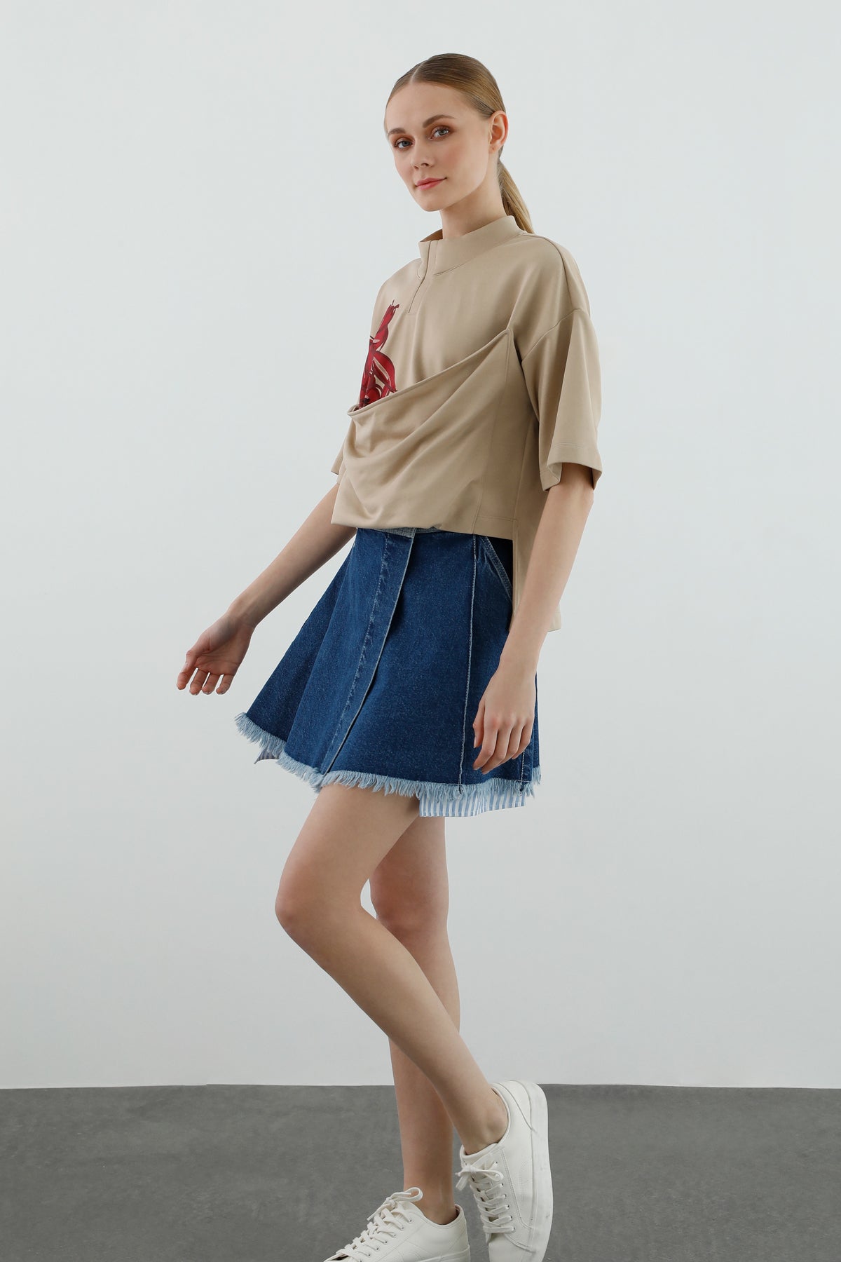 Balıkçı Yaka Baskılı Kısa Kollu Tişört