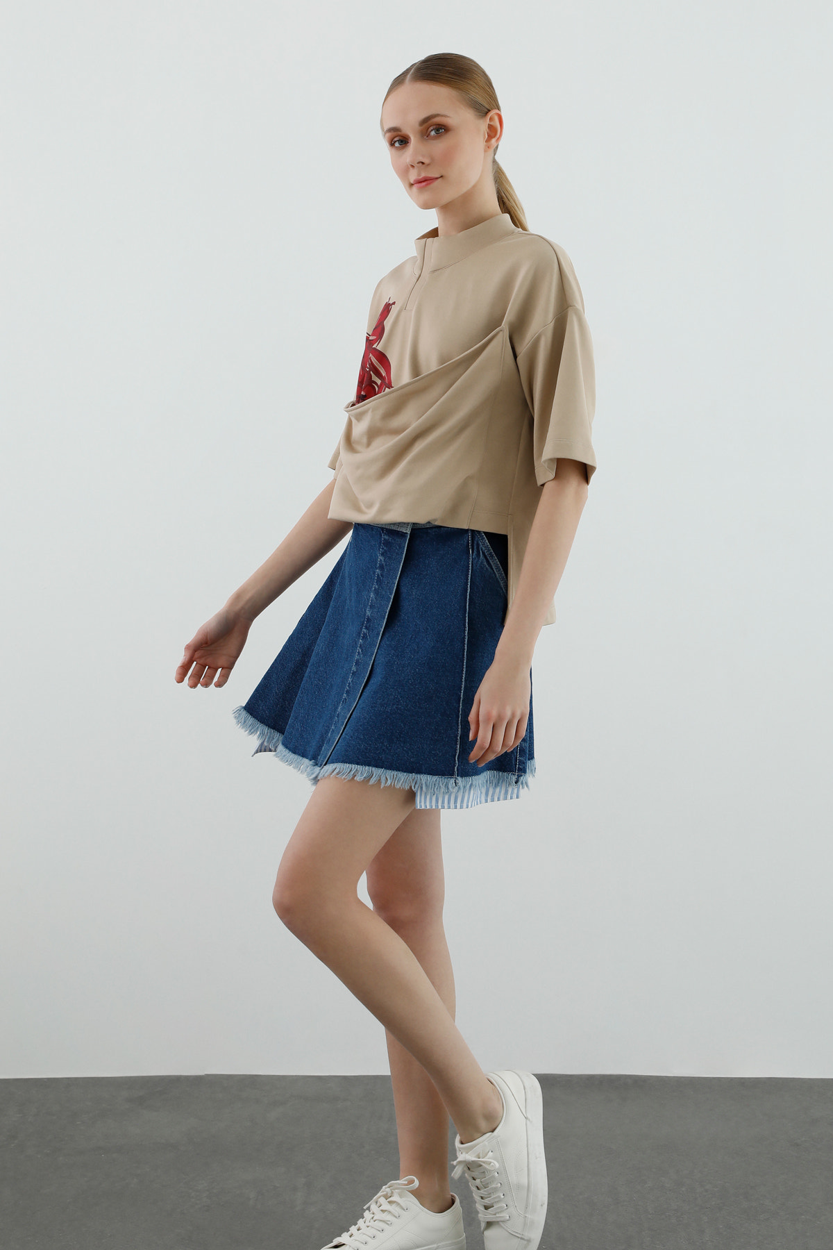 Balıkçı Yaka Baskılı Kısa Kollu T-shirt