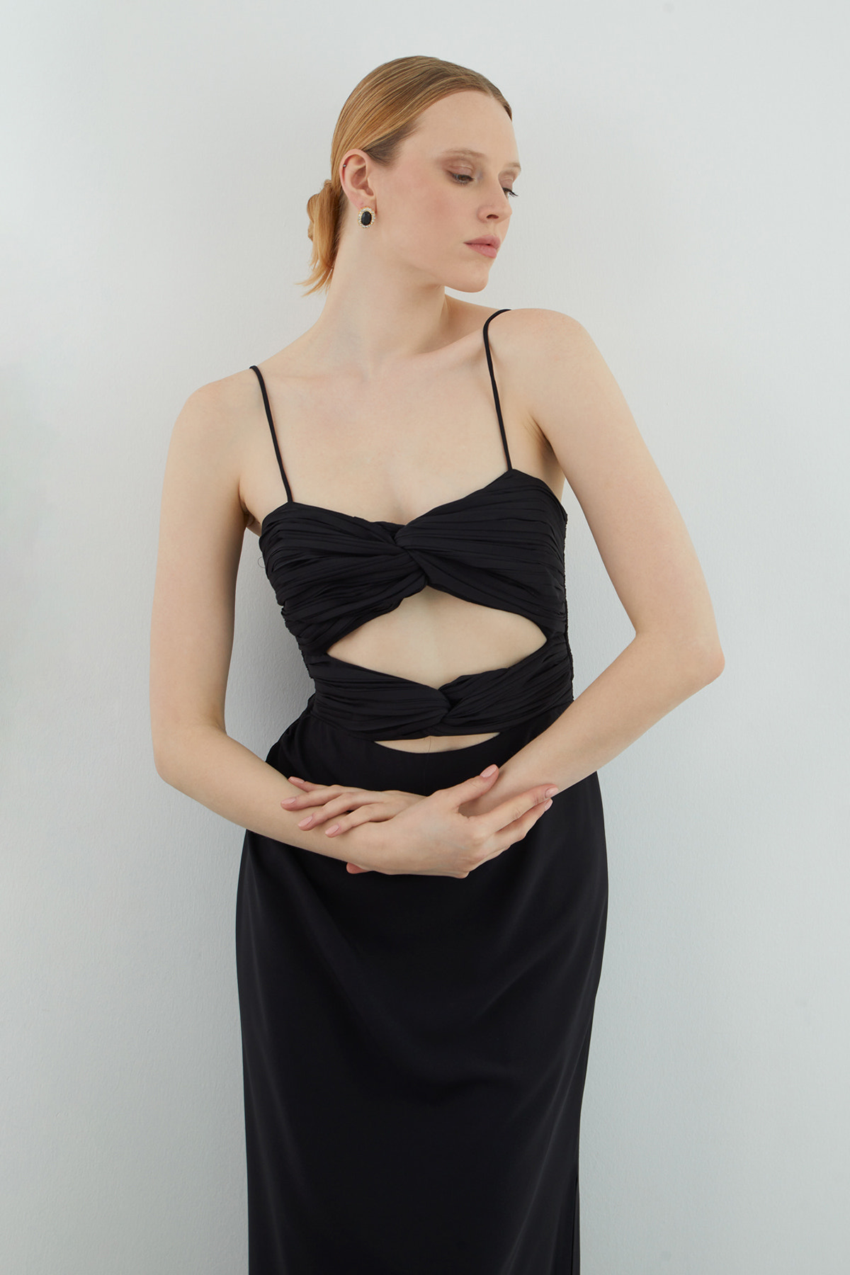 Pencere Detaylı Uzun Straplez Elbise