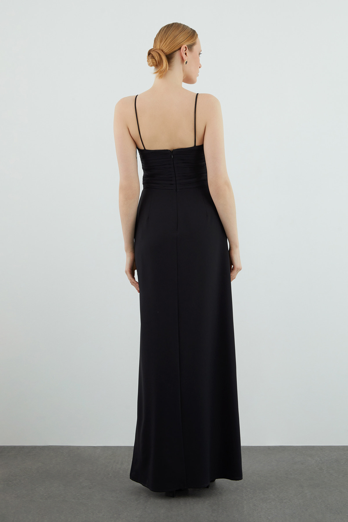 Pencere Detaylı Uzun Straplez Elbise