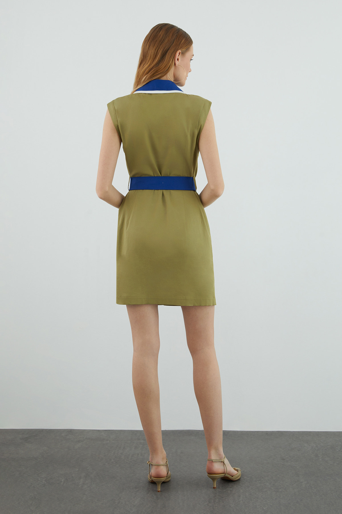 Ceket Formunda Önü Metal Düğmeli Beli Kuşaklı Mini Elbise