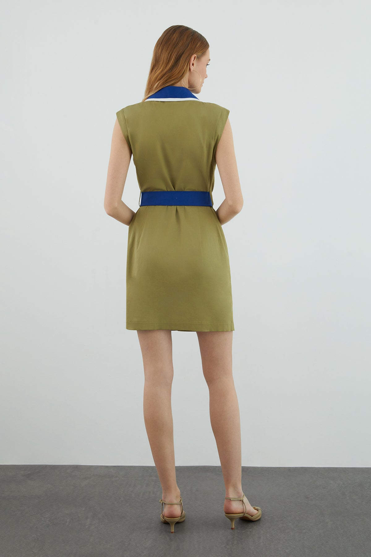 Ceket Formunda Önü Metal Düğmeli Beli Kuşaklı Mini Elbise