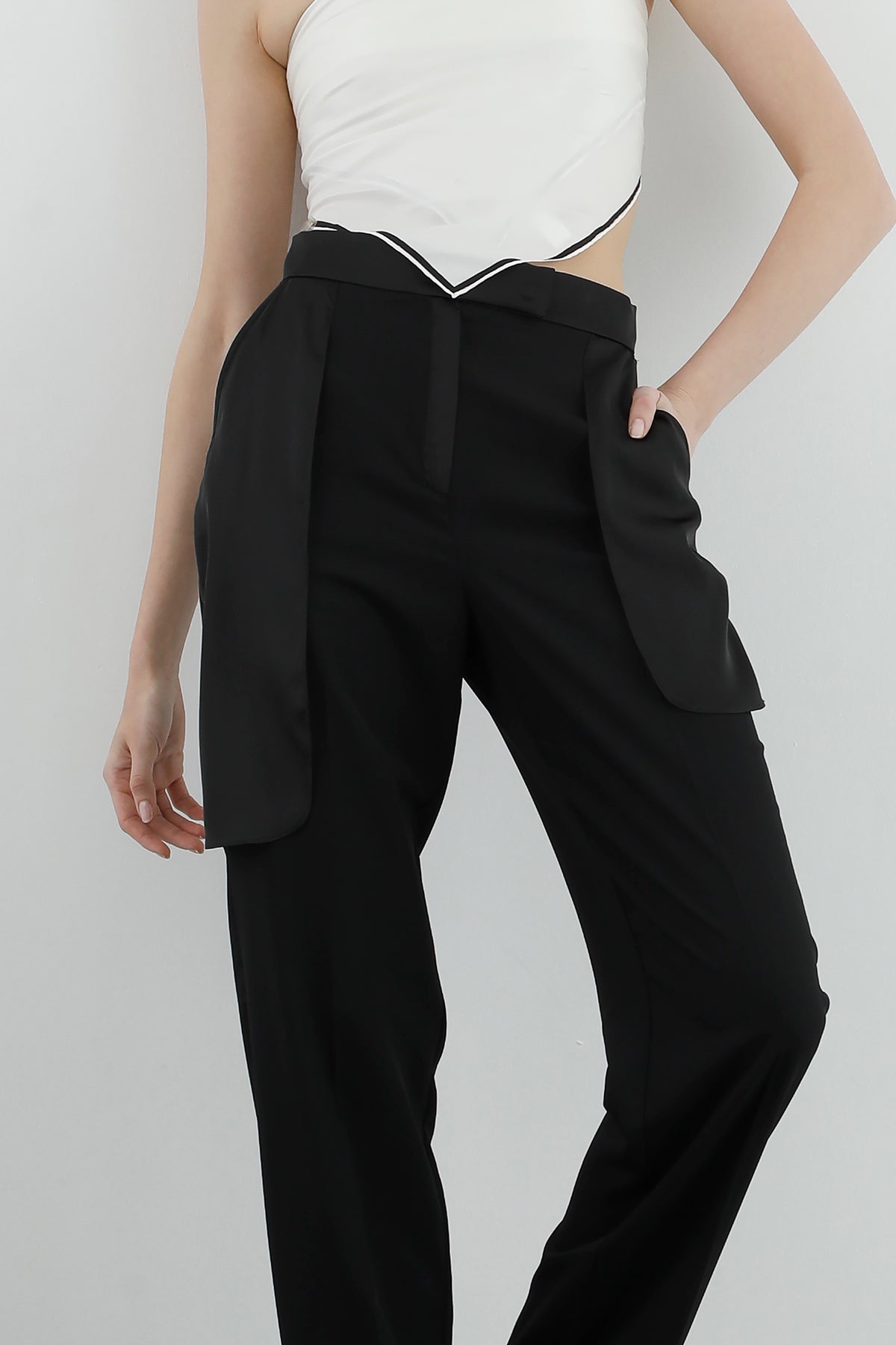 Kemer Detaylı Yanlardan Cepli Pantolon