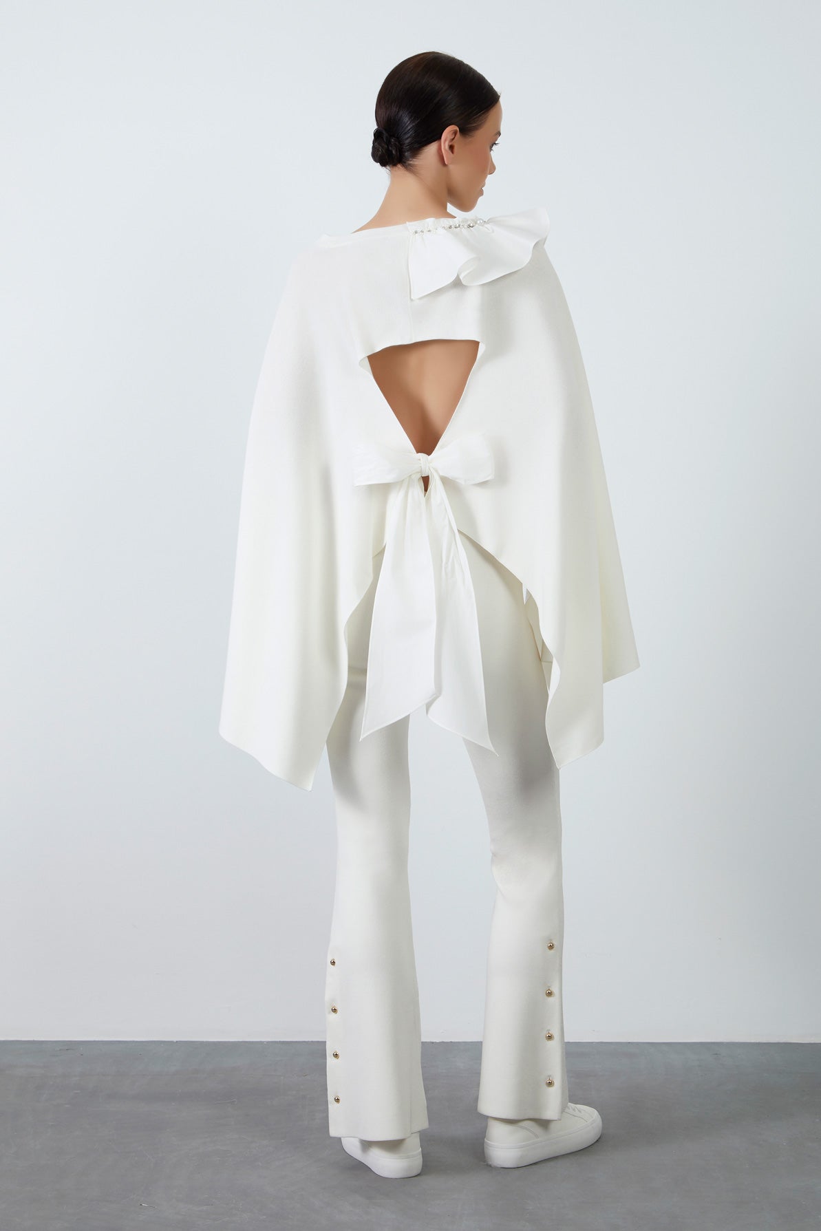 İşleme Detaylı Arkadan Kuşak Bağlamalı Bluz