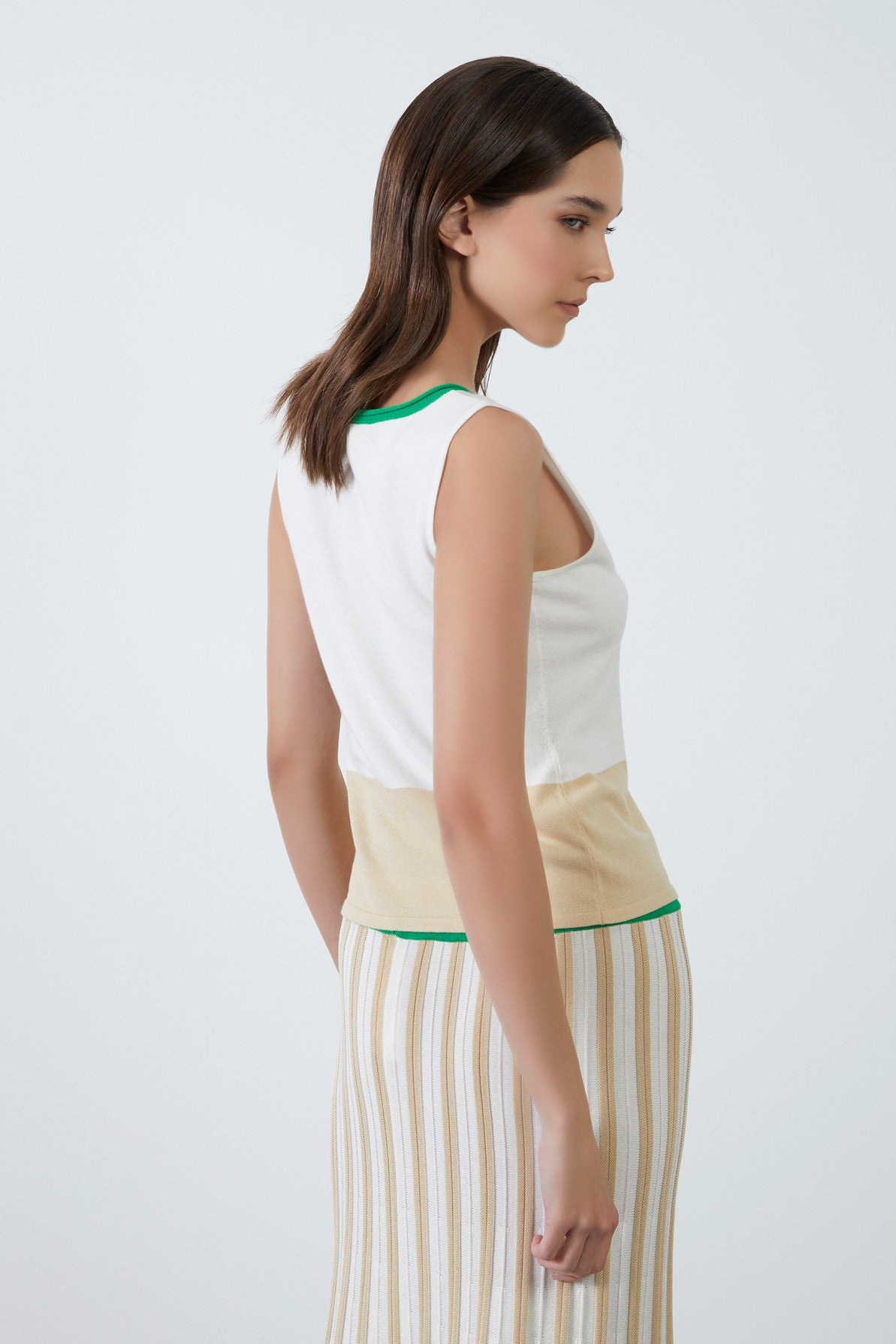 Garni Detaylı Kalın Askı Bluz