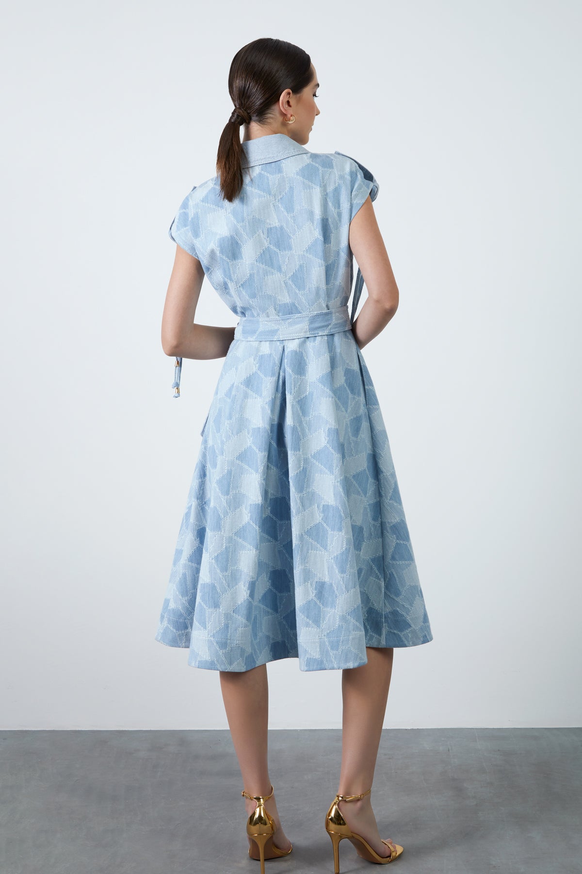 Düğme Detaylı Kuşaklı Patchwork Midi Elbise