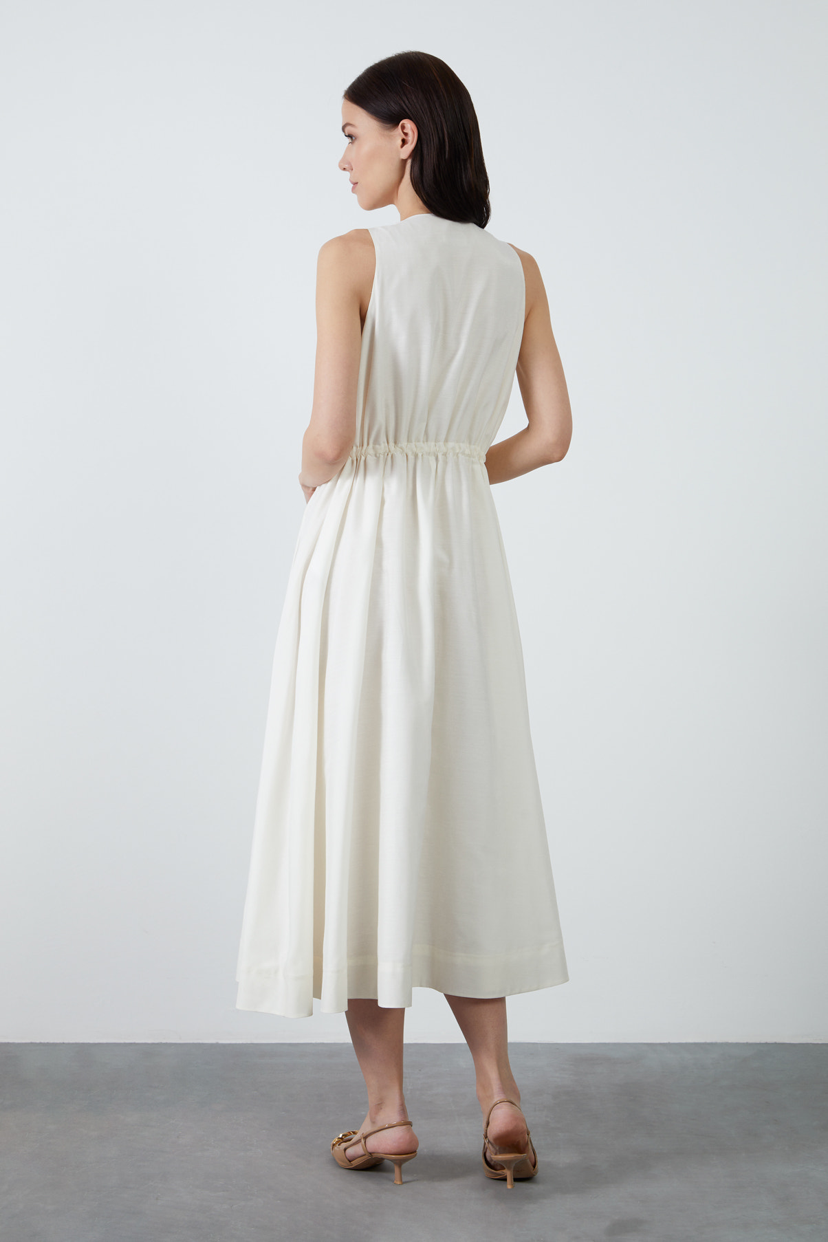 Omuzdan Tokalı Beli Büzülebilir Midi Elbise