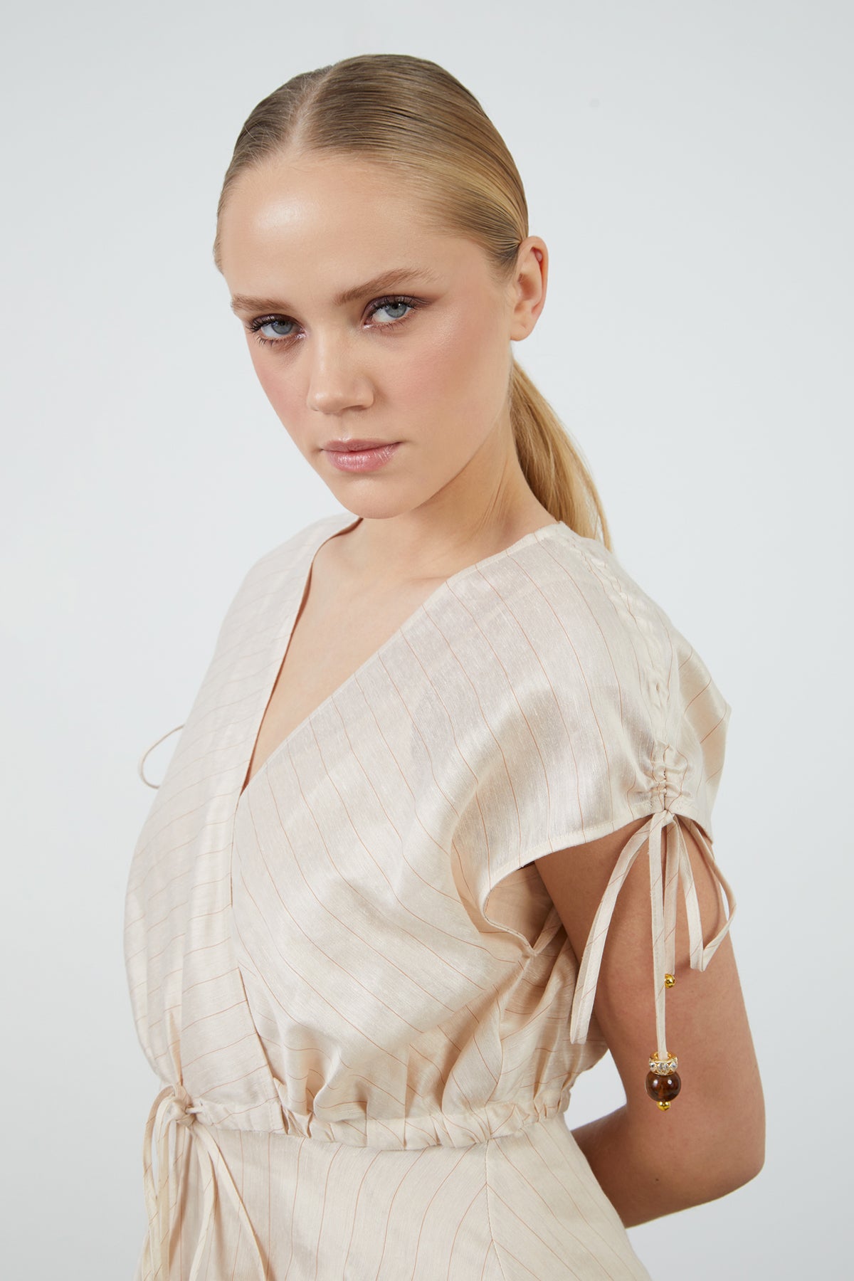 Kordonu İşlemeli Beli Büzülebilir Midi Elbise