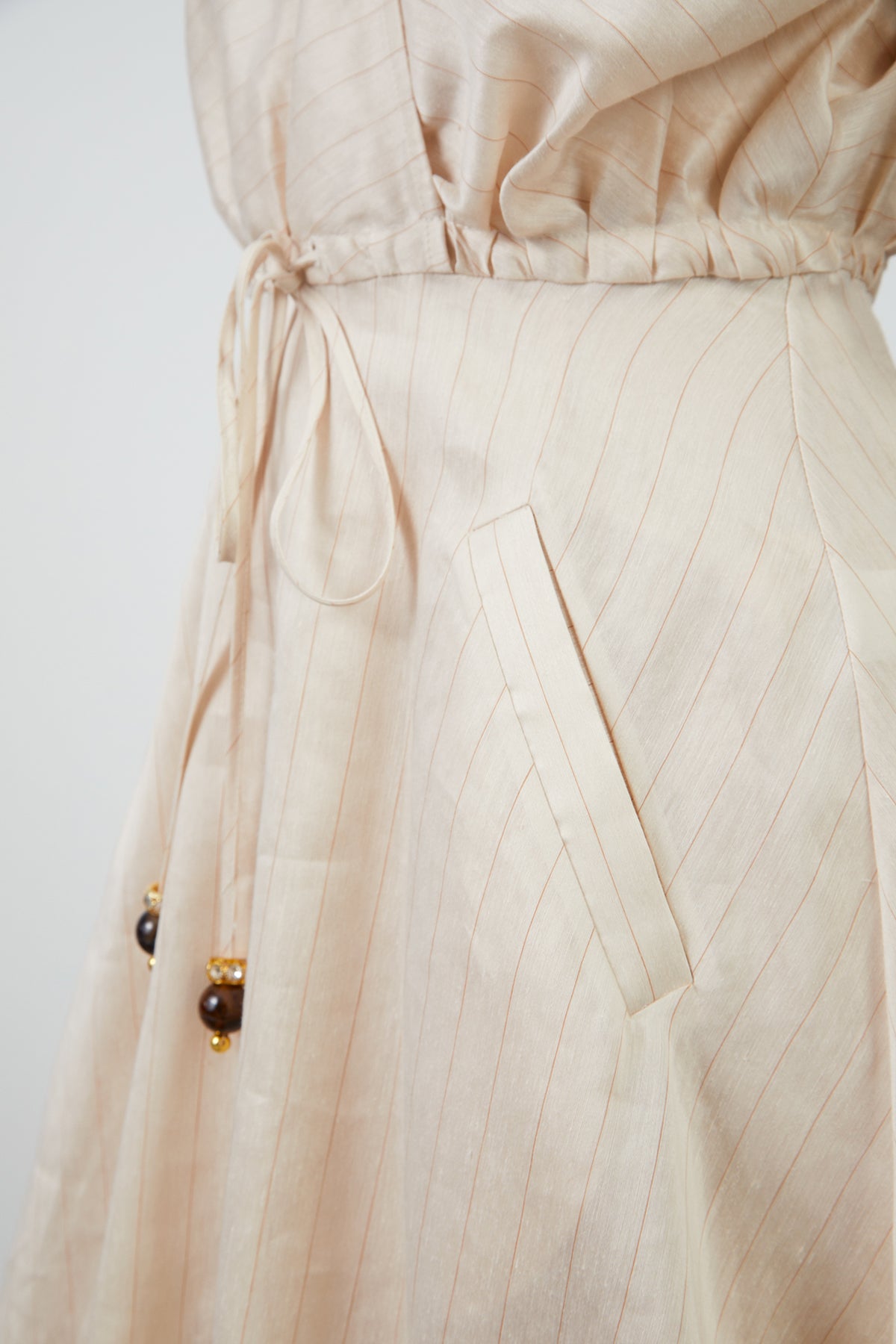 Kordonu İşlemeli Beli Büzülebilir Midi Elbise