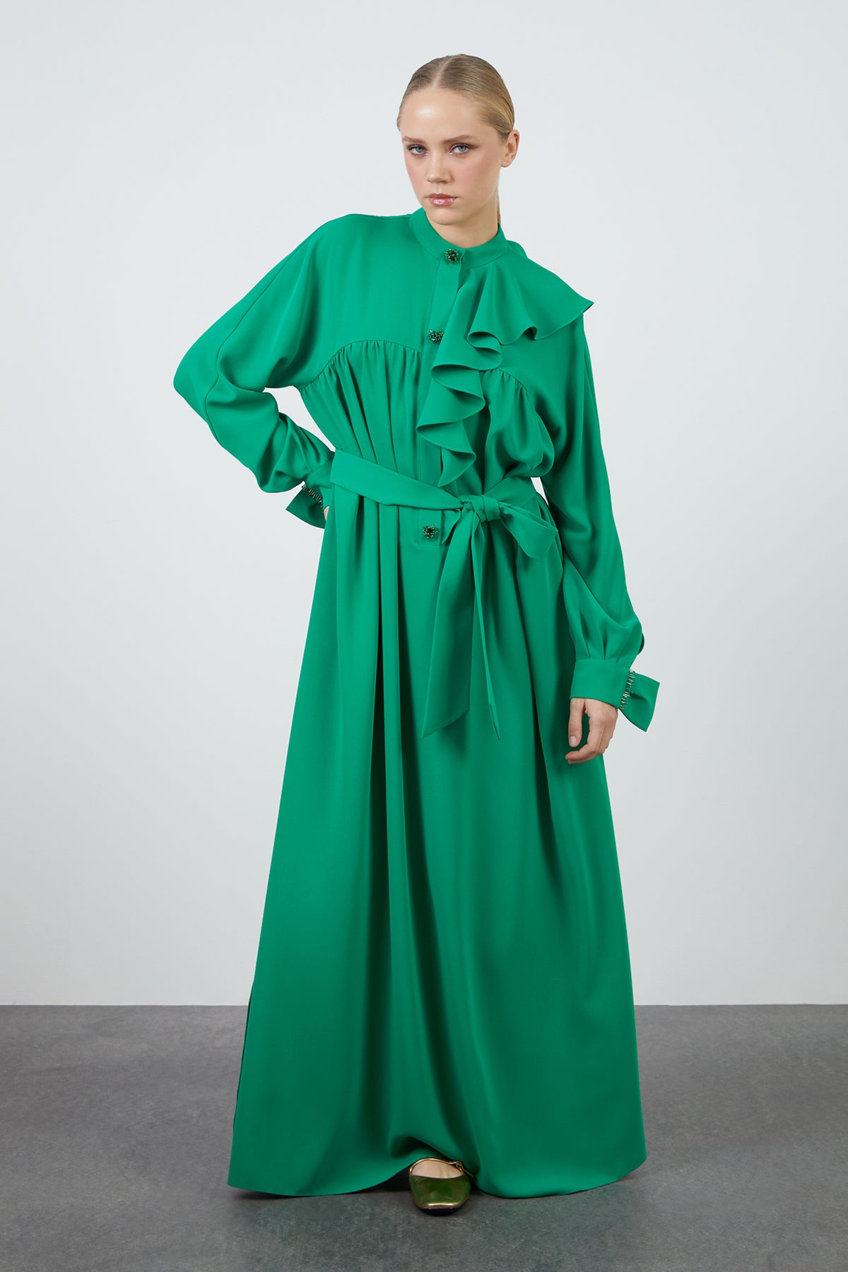 İşleme Detaylı Volanlı Uzun Elbise