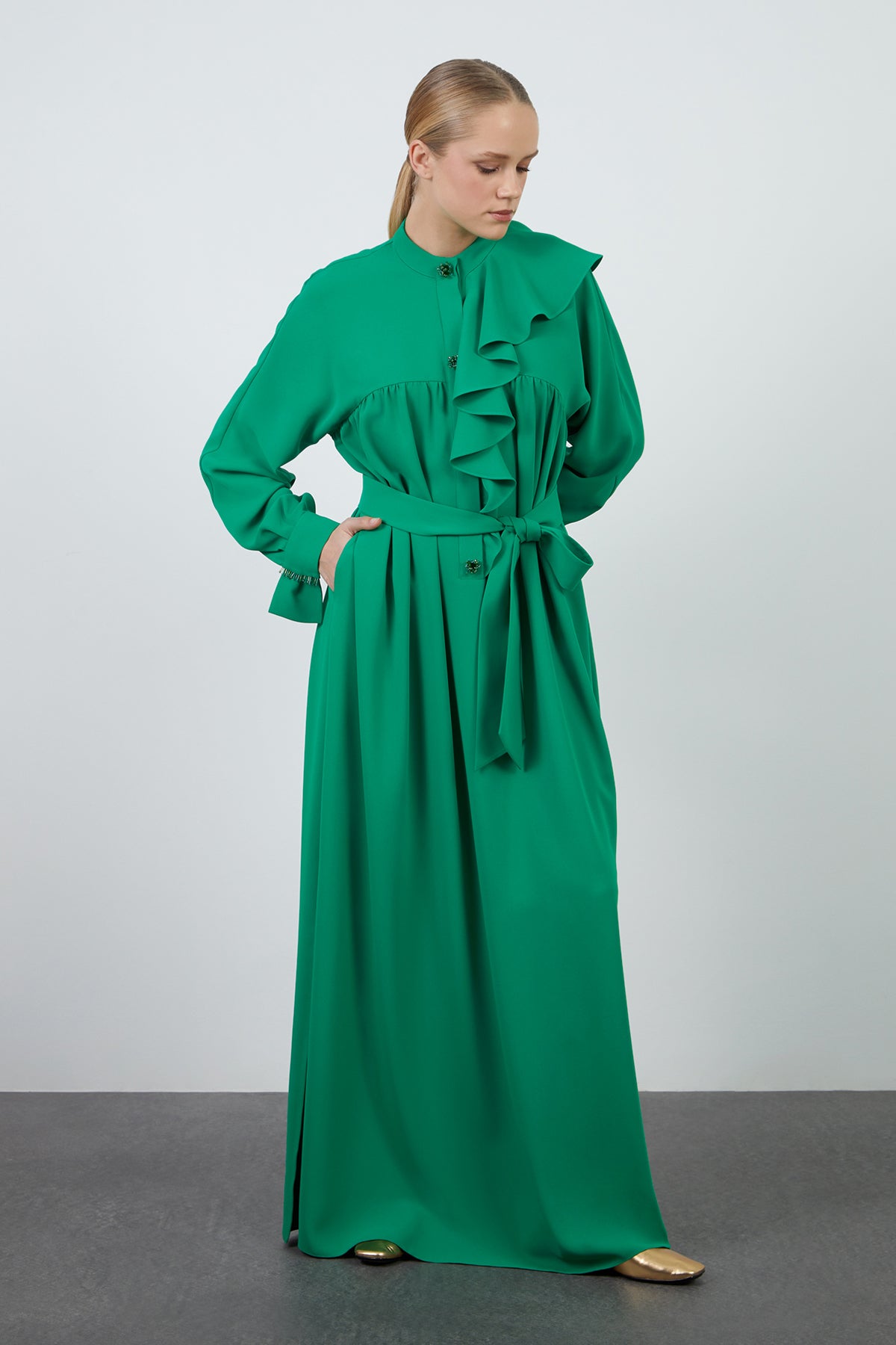 İşleme Detaylı Volanlı Uzun Elbise