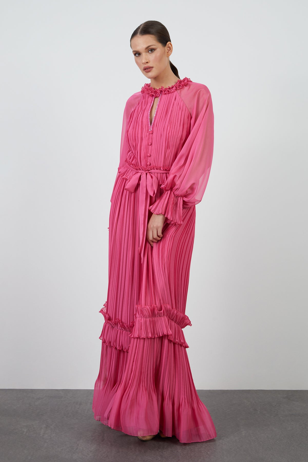 İşleme Detaylı Fırfırlı Piliseli Uzun Elbise