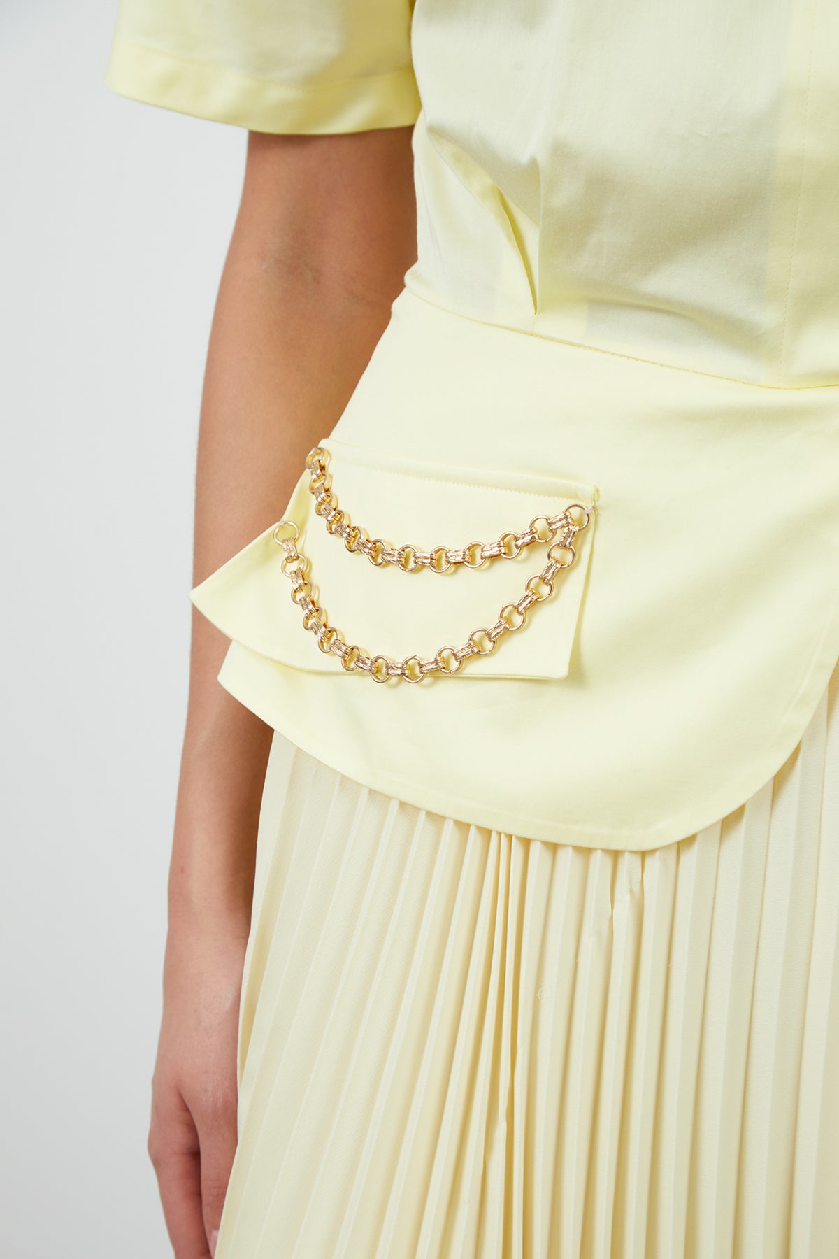 Zincir Detaylı Eteği Piliseli Elbise