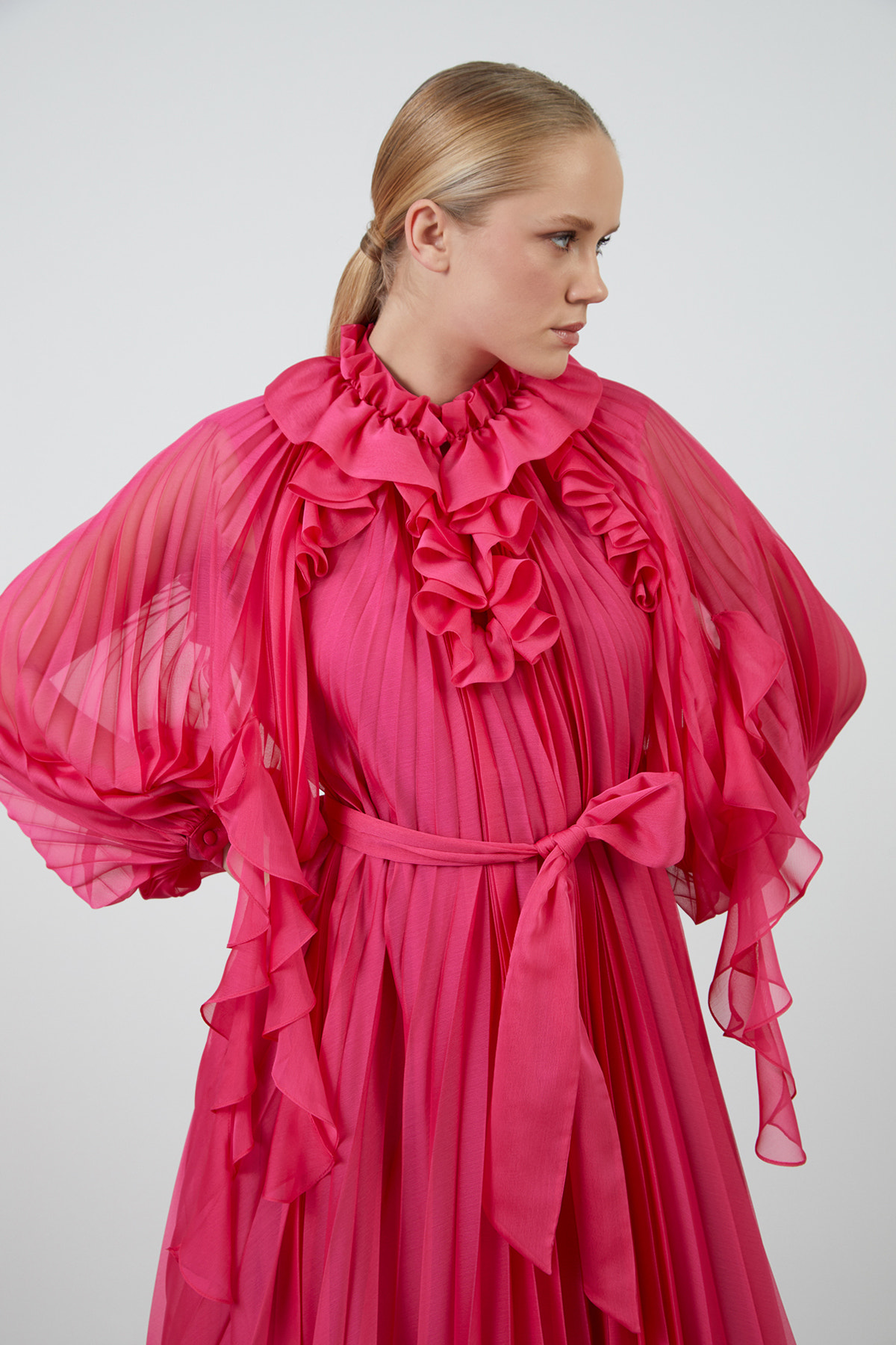 Fırfır Detaylı Uzun Şifon Pembe Elbise