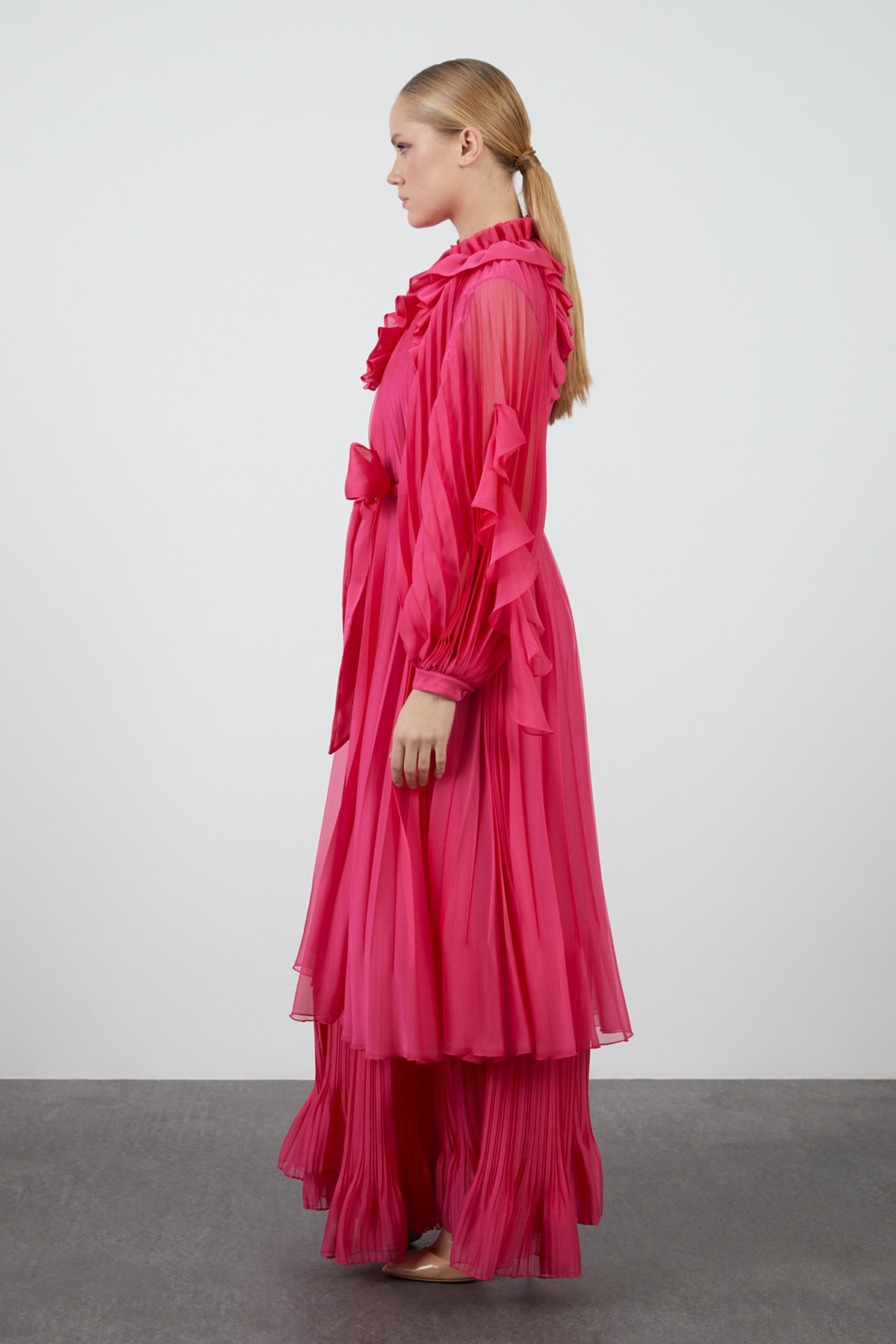 Fırfır Detaylı Uzun Şifon Pembe Elbise