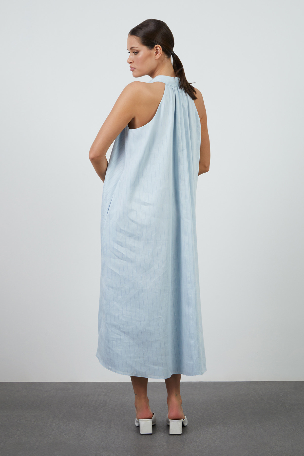 Halter Yaka Rahat Kesim Midi Elbise