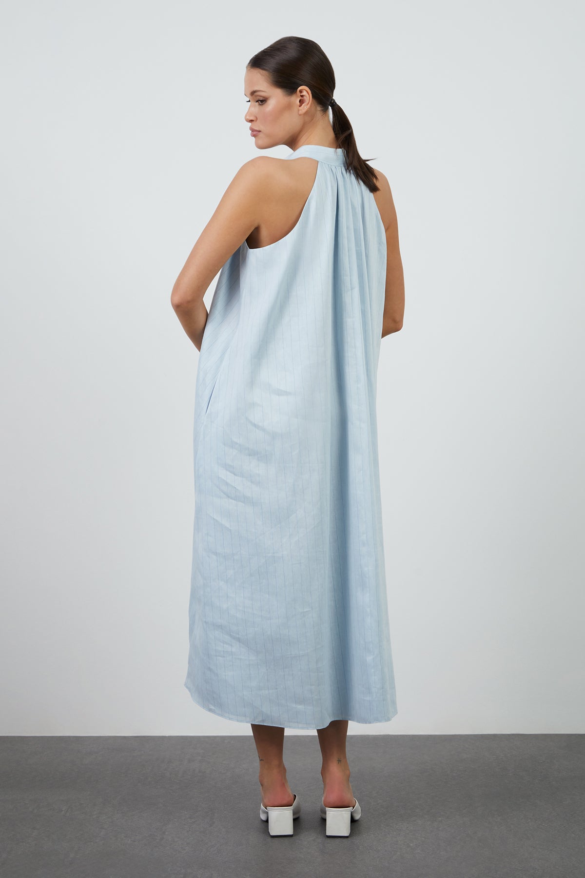 Halter Yaka Rahat Kesim Midi Elbise