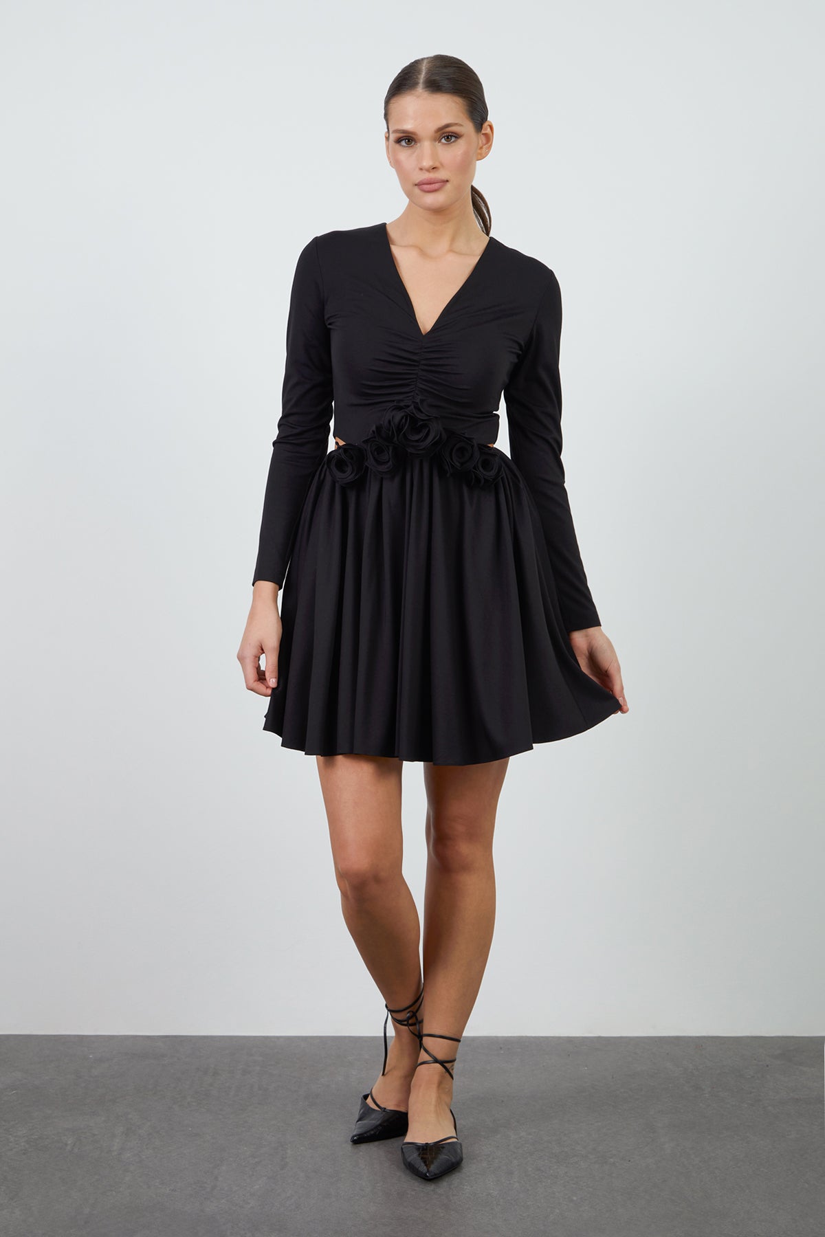 Çiçek Detaylı Beli Pencereli Mini Elbise