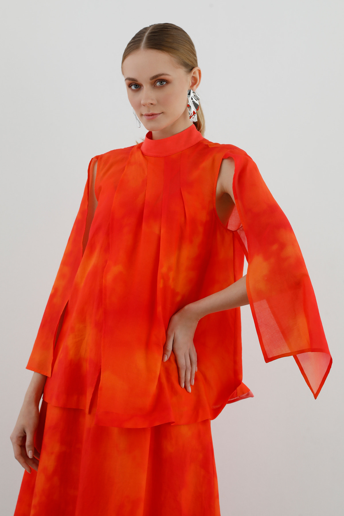 Dantel Detaylı Belden Pileli Midi Kollu Uzun Elbise