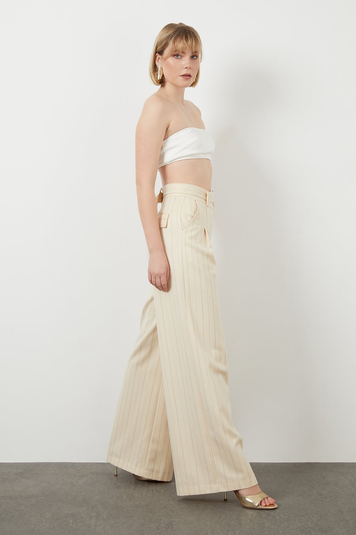 Bol Paça Kemerli Çizgili Pantolon