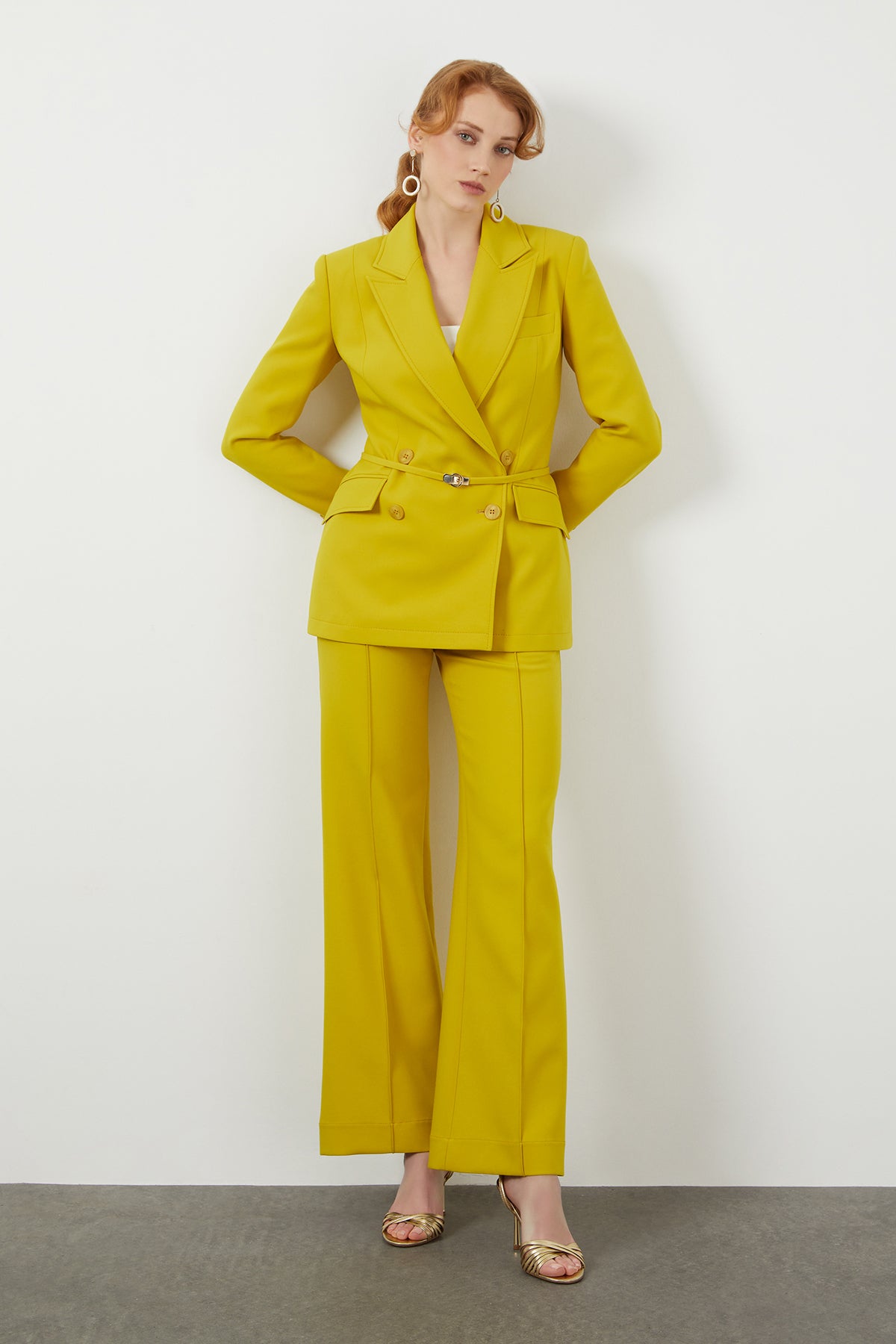 Kemer Detaylı Ceket