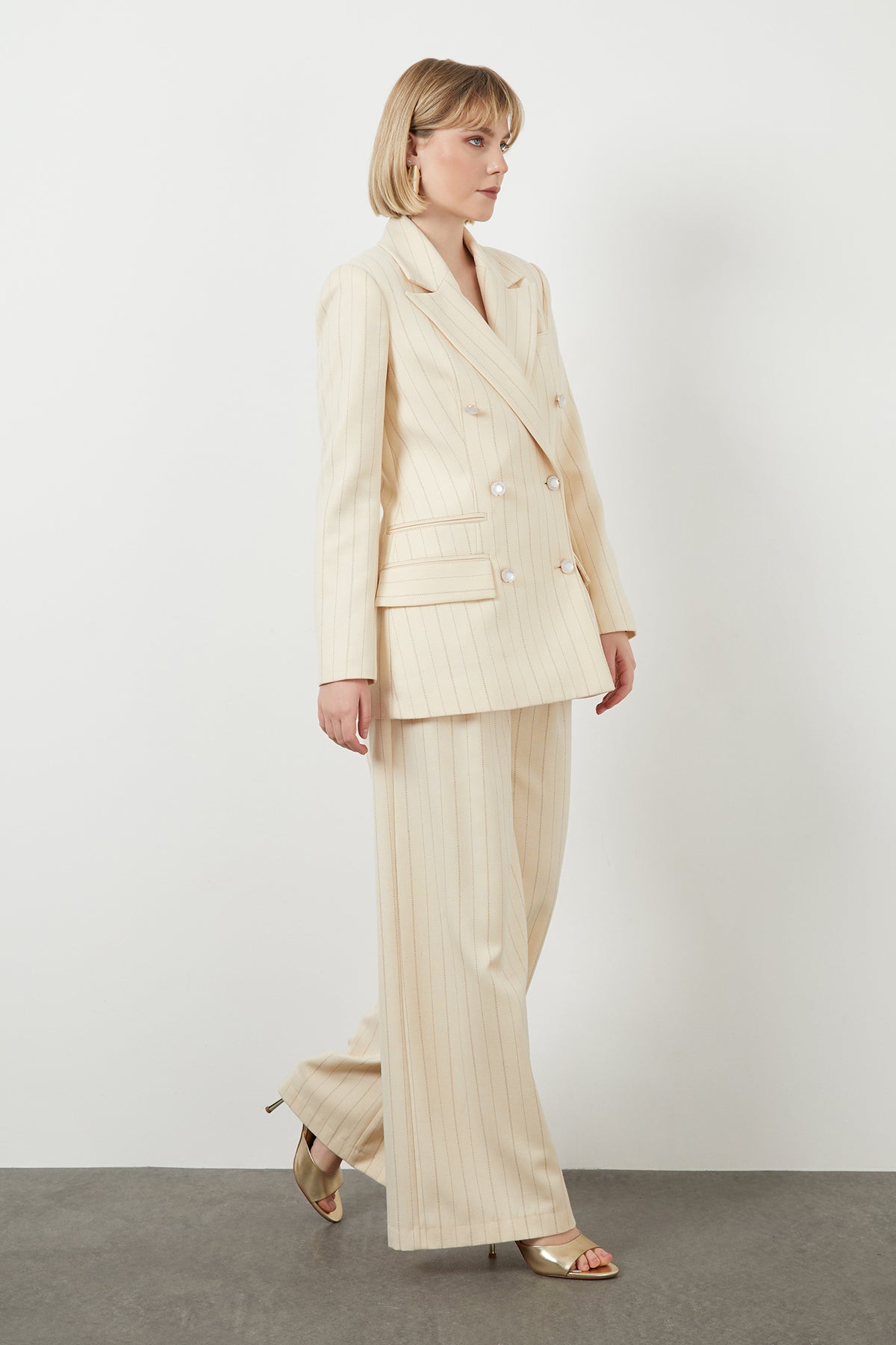 İnci Düğme Detaylı Çizgili Ceket