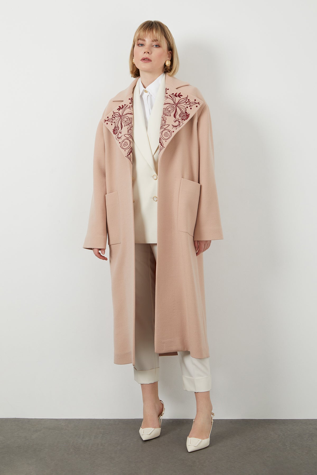 Nakış Detaylı Midi Boy Pudra Kaşe Kaban